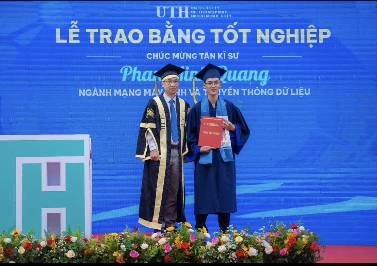 Đại học GTVT TP.HCM: Trao bằng tốt nghiệp cho 900 sinh viên - Ảnh 1.
