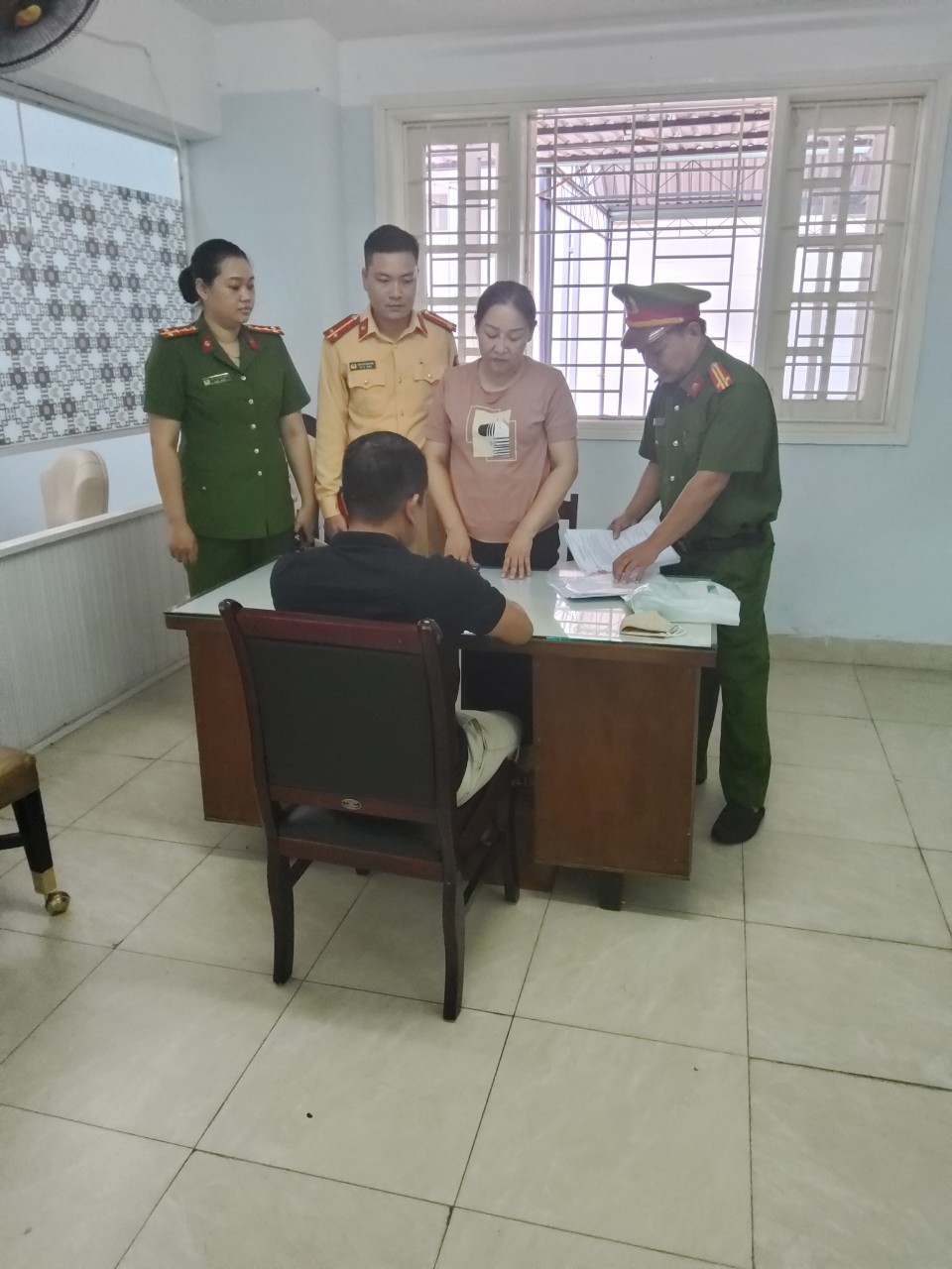 Cảnh sát đường thủy bắt giữ tội phạm trốn truy nã tại Đà Nẵng - Ảnh 1.