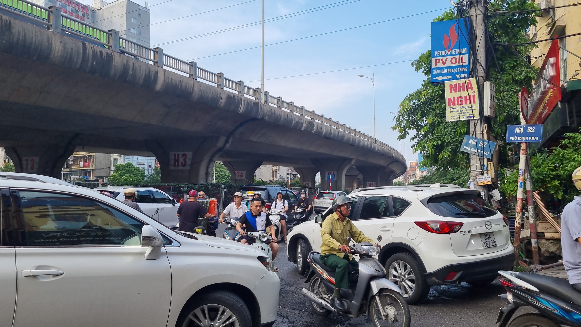 Hà Nội: Tồn tại nhiều bất cập tại nút giao thông gầm cầu Vĩnh Tuy - Ảnh 3.