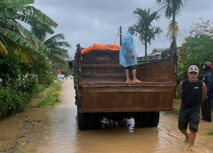 Cận cảnh khắc phục mưa lũ, sạt lở, đảm bảo giao thông các tuyến quốc lộ ở Lâm Đồng - Ảnh 5.