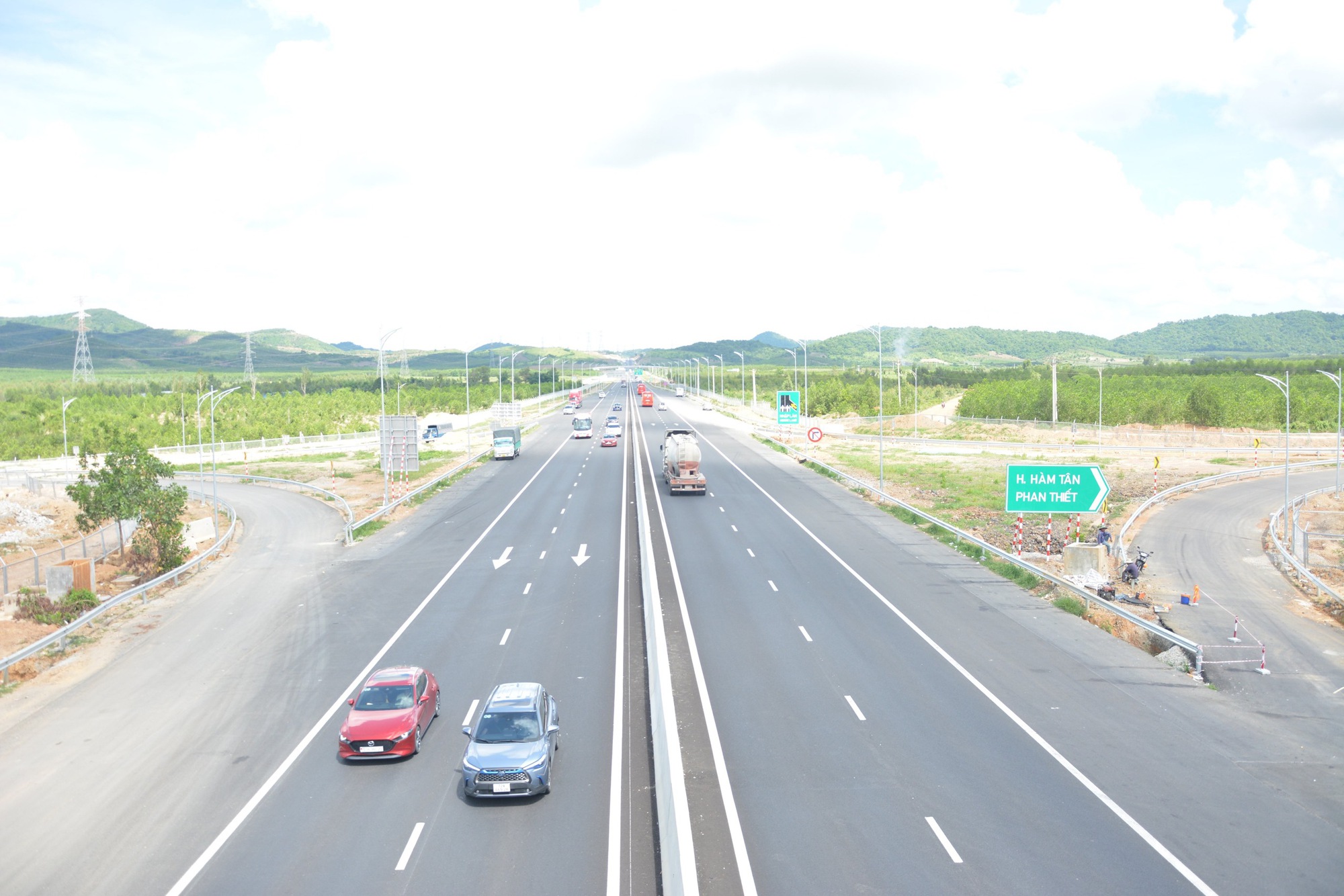 Phương tiện có thể đi lại trên tất cả nút giao cao tốc Phan Thiết - Dầu Giây  - Ảnh 1.