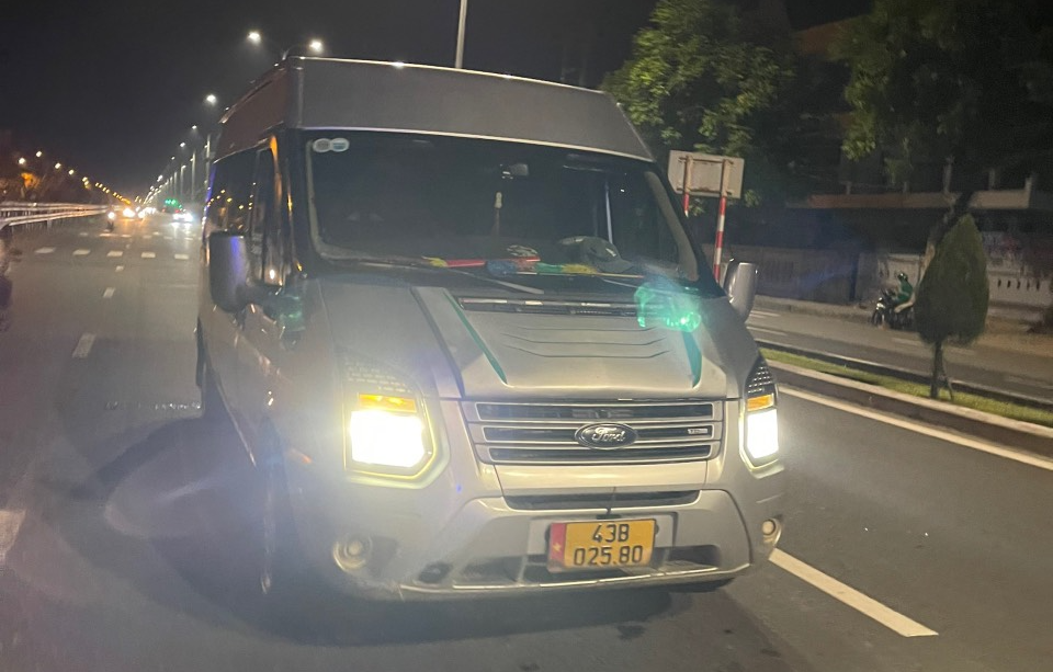 Video CSGT Đà Nẵng truy đuổi tài xế có nồng độ cồn, lái xe chạy bất chấp - Ảnh 2.