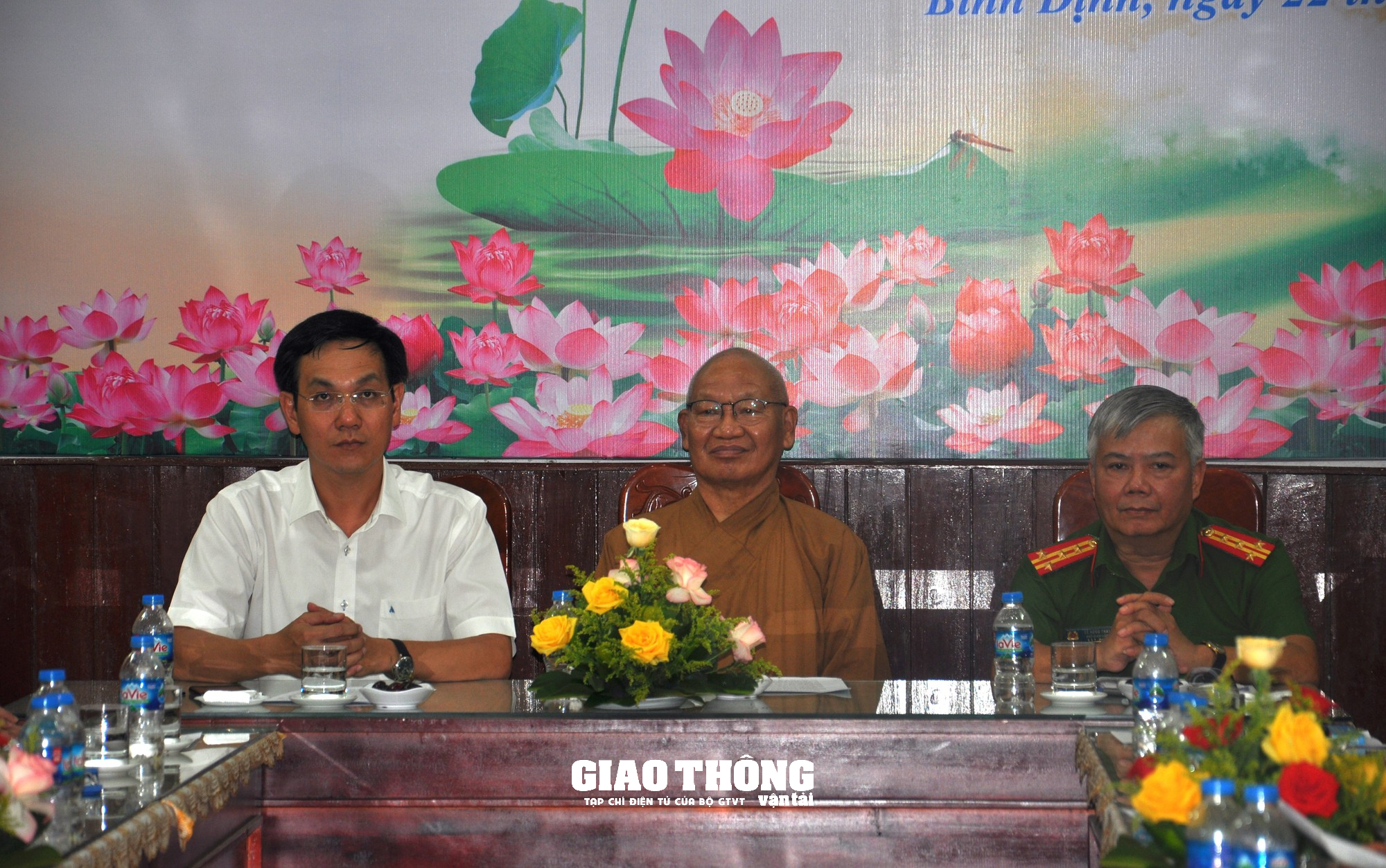 Bình Định tăng cường đảm bảo TTATGT lễ hội, sự kiện Phật giáo - Ảnh 3.