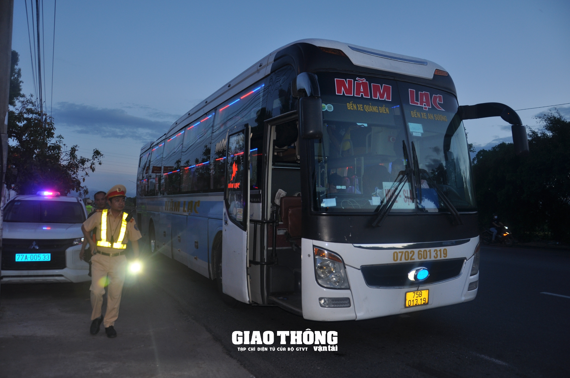 Video CSGT Bình Định xử lý nhiều xe quá tải, xe khách vi phạm - Ảnh 9.