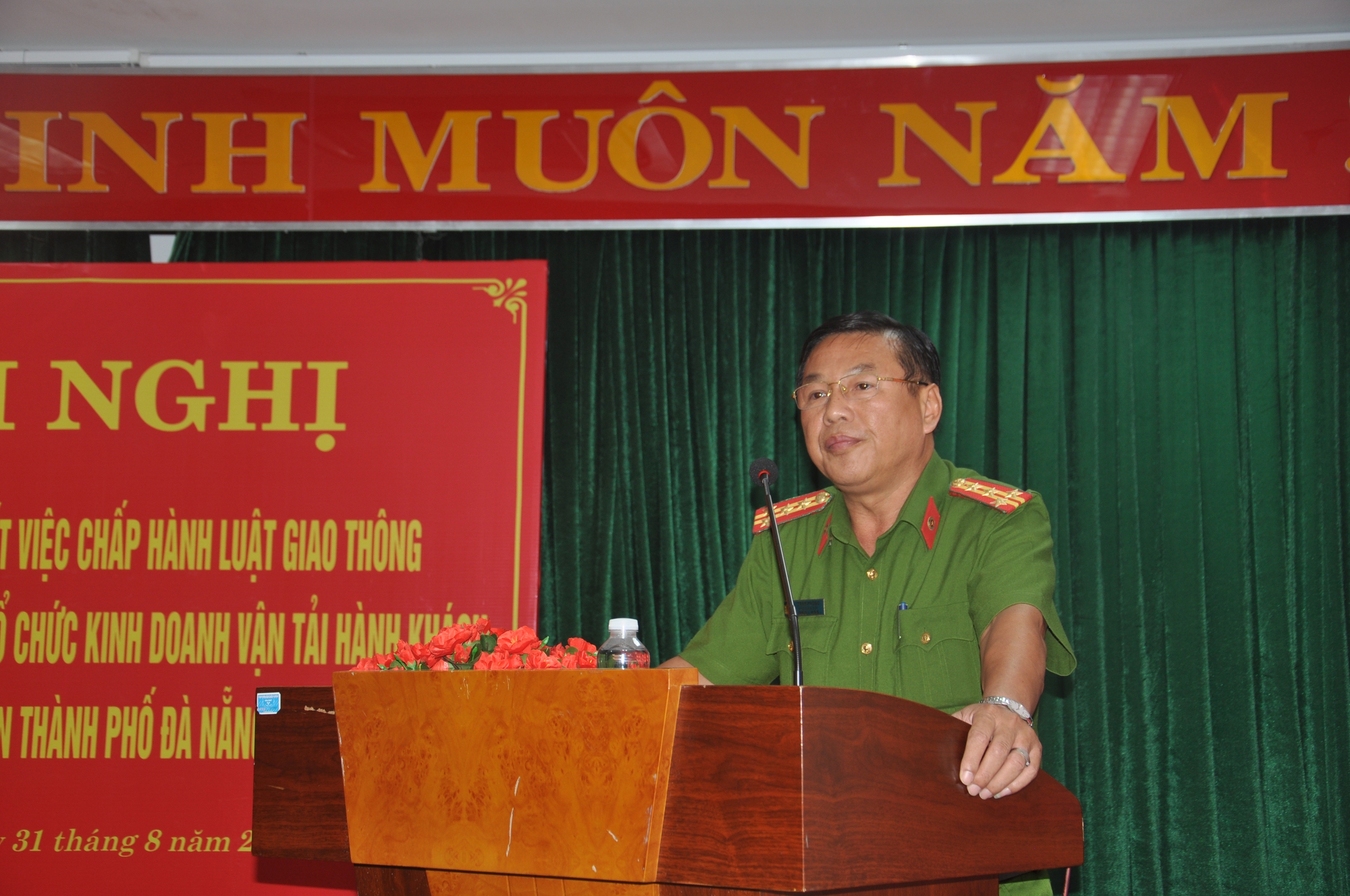 Doanh nghiệp vận tải du lịch ở Đà Nẵng cam kết chấp hành pháp luật về TTATGT - Ảnh 4.