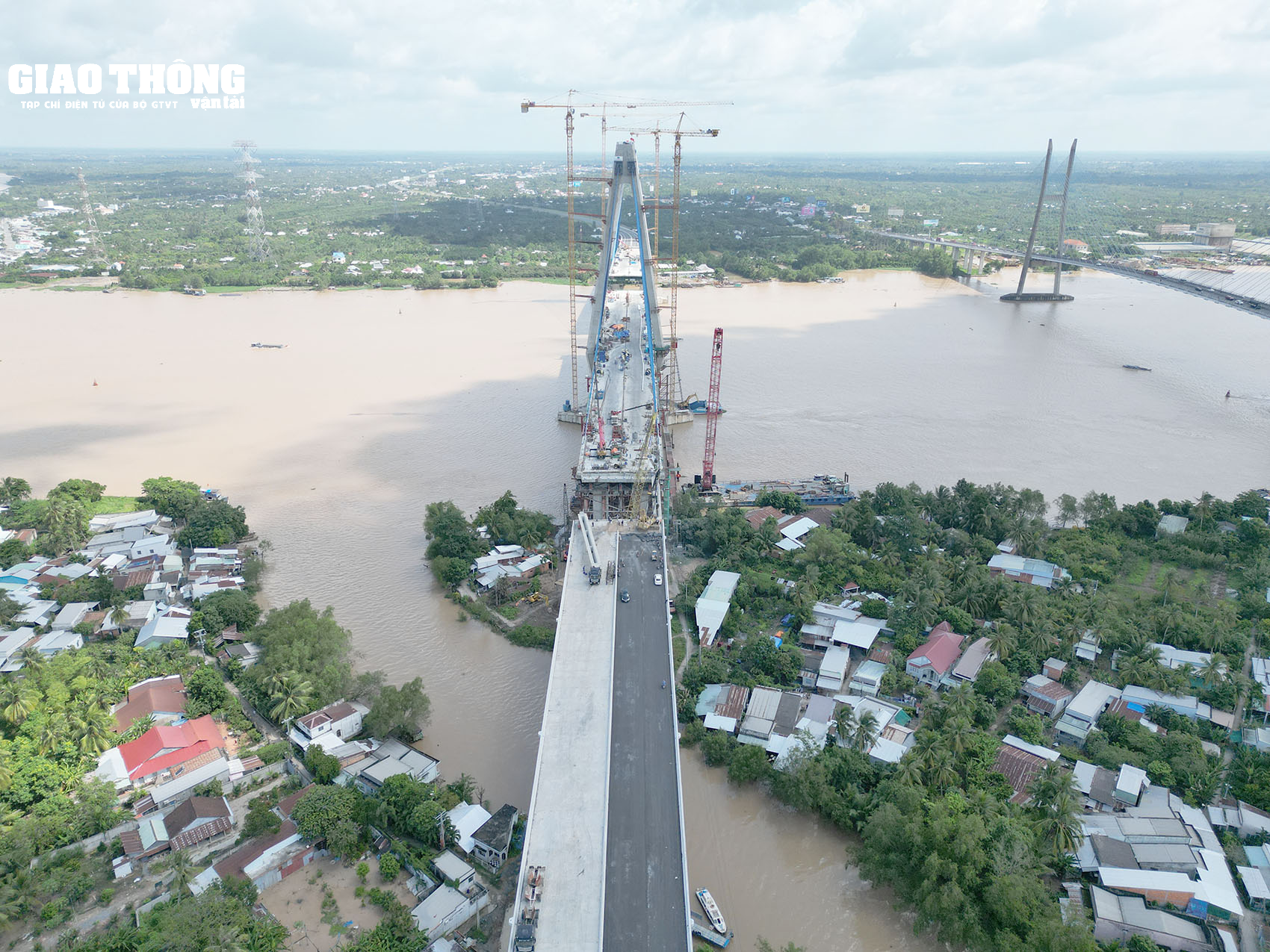 Cận cảnh công tác lao lắp dầm đầu tiên cầu Mỹ Thuận 2 nối bờ Vĩnh Long - Ảnh 7.