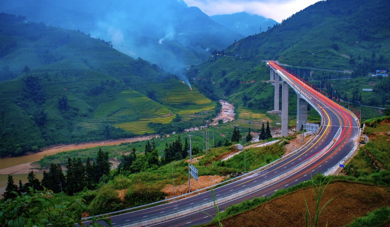 Lào Cai: Thông xe nối cầu cạn có trụ cao nhất Việt Nam - Ảnh 1.