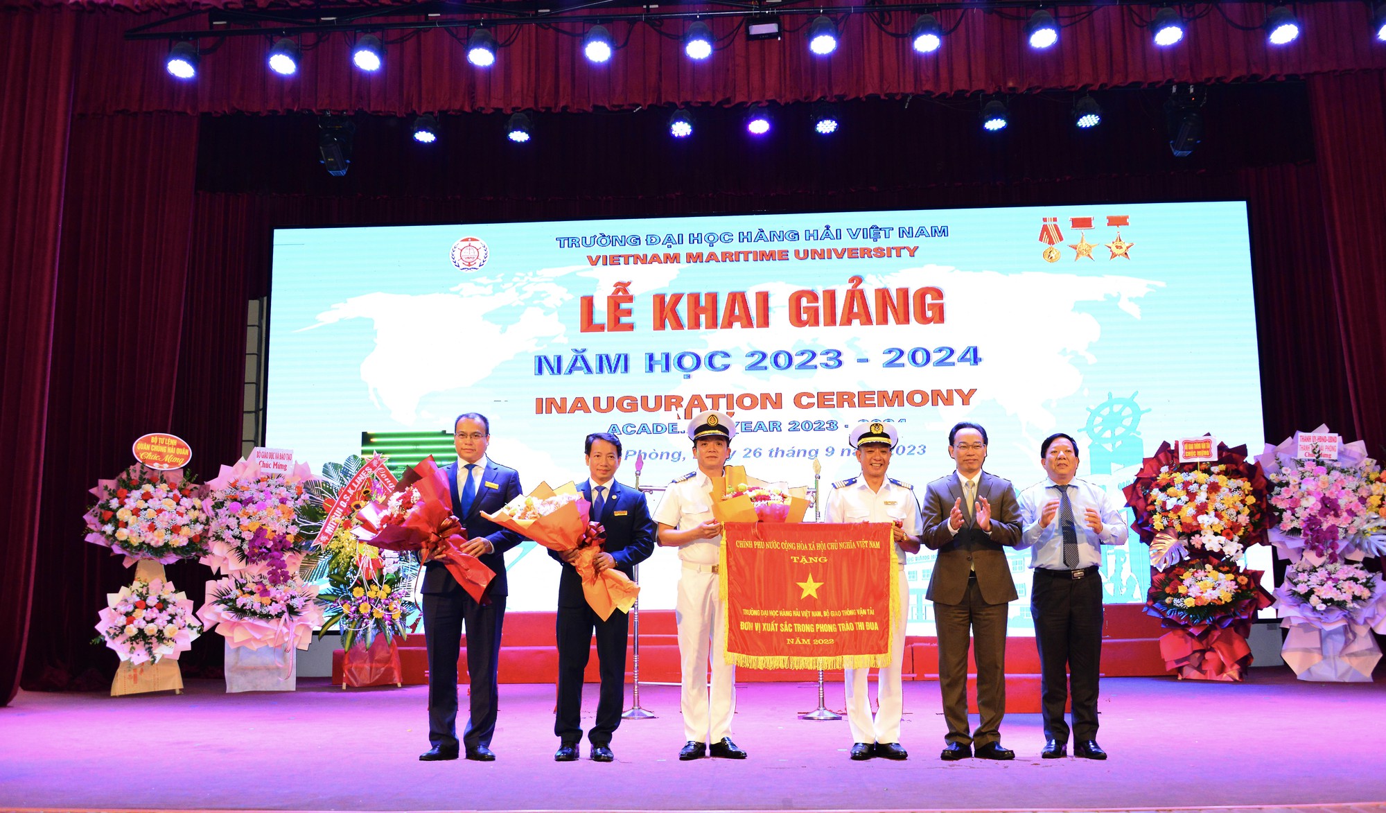 Trường Đại học Hàng hải Việt Nam tổ chức Khai giảng năm học mới và đón nhận Cờ thi đua Chính phủ - Ảnh 1.