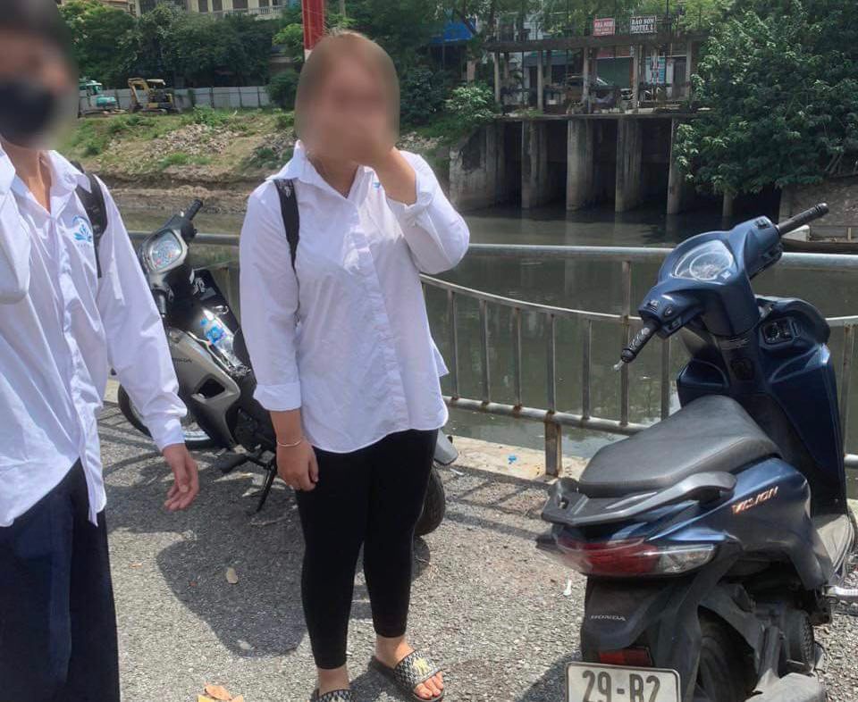 Hà Nội: CSGT tuần tra xử lý nghiêm học sinh đi xe máy đến trường - Ảnh 2.