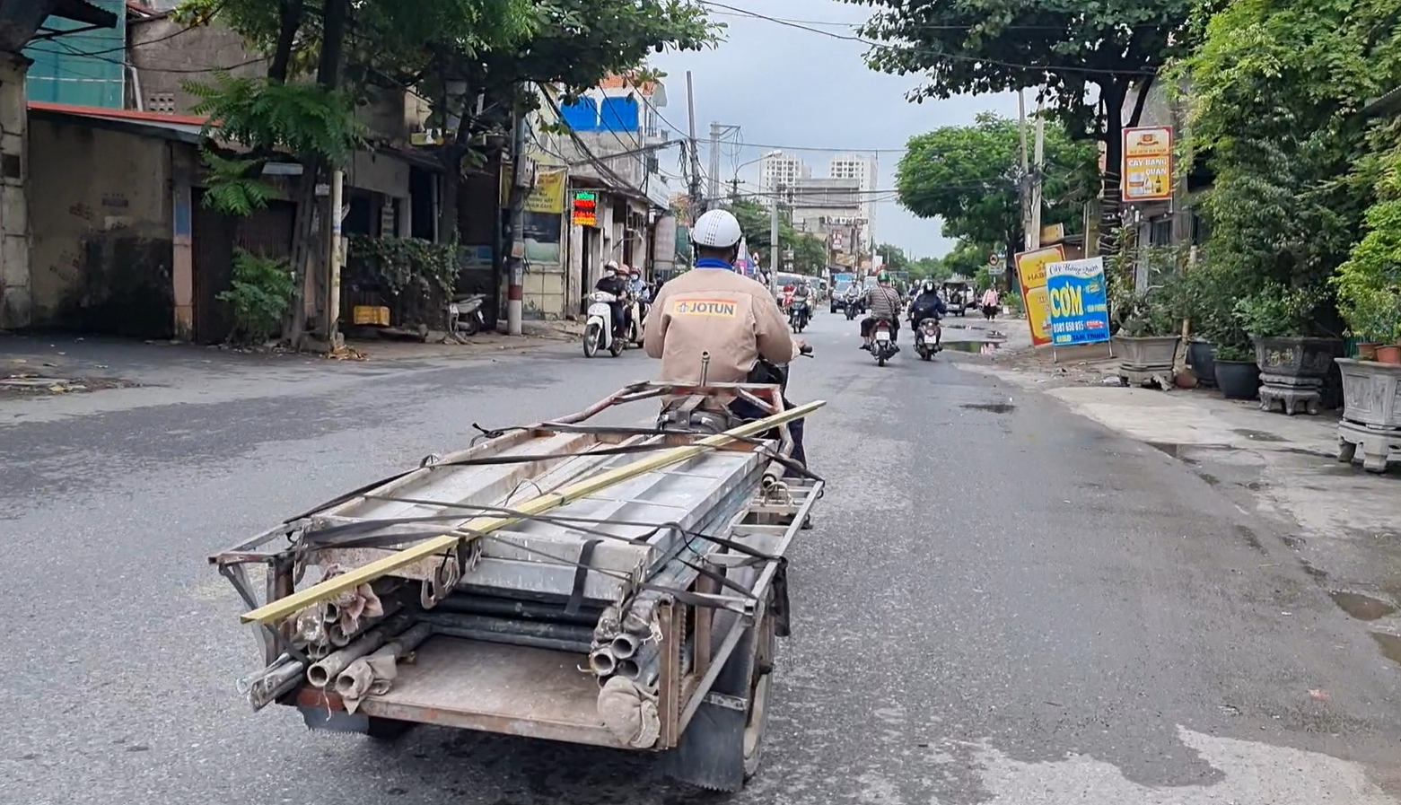 Chùm ảnh: Xe tự chế hoành hành trên đường phố Hà Nội - Ảnh 1.