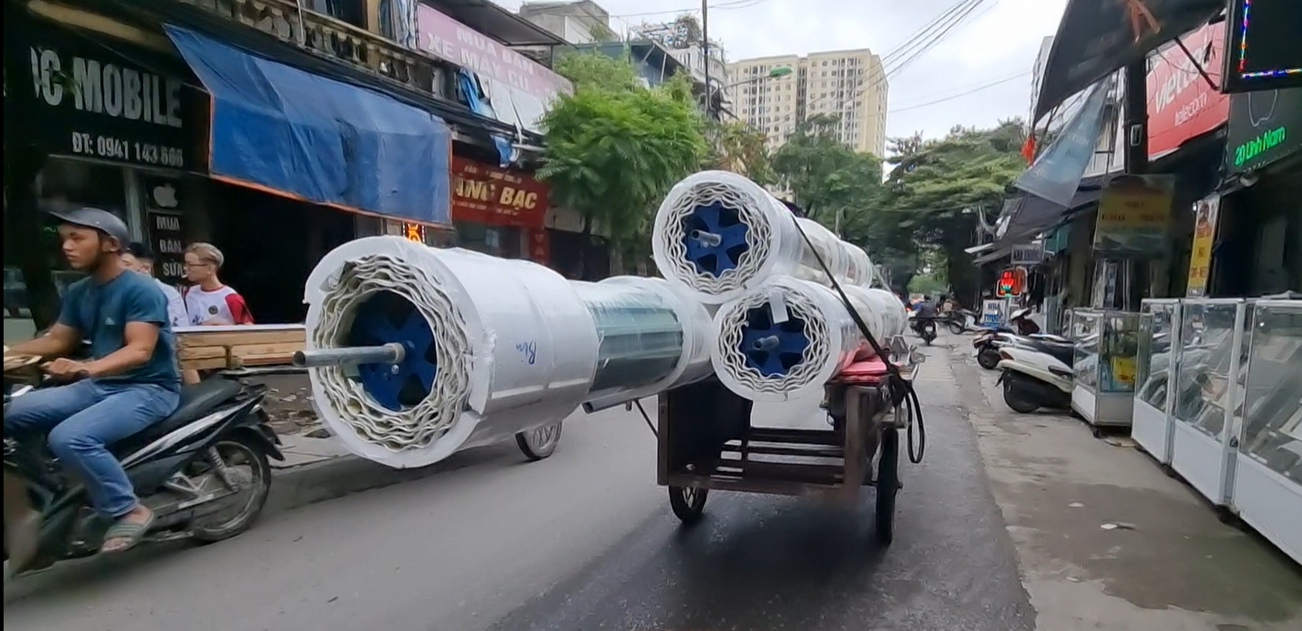 Chùm ảnh: Xe tự chế hoành hành trên đường phố Hà Nội - Ảnh 2.