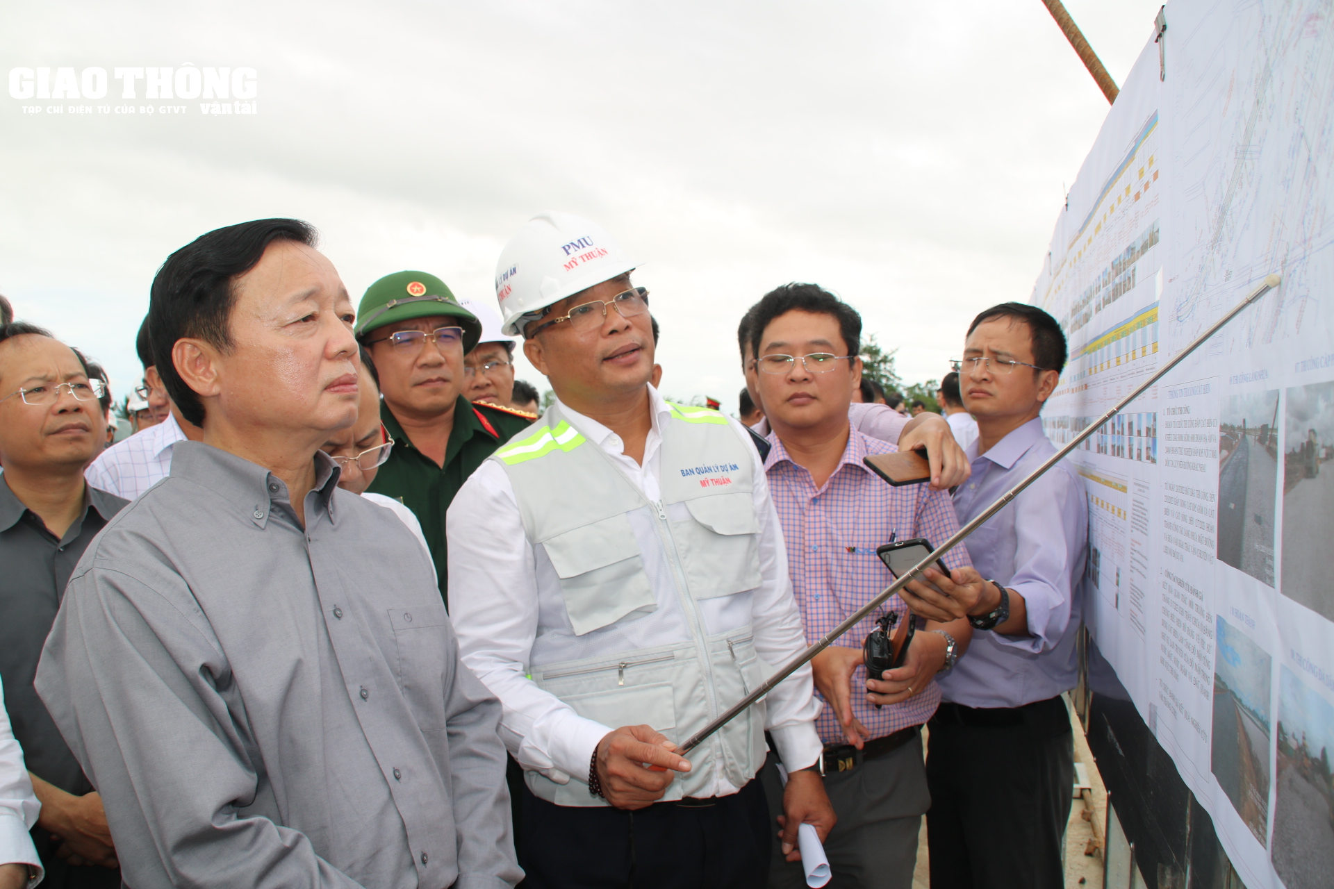 Phó Thủ tướng Trần Hồng Hà kiểm tra thi công cao tốc Cần Thơ - Cà Mau  - Ảnh 2.