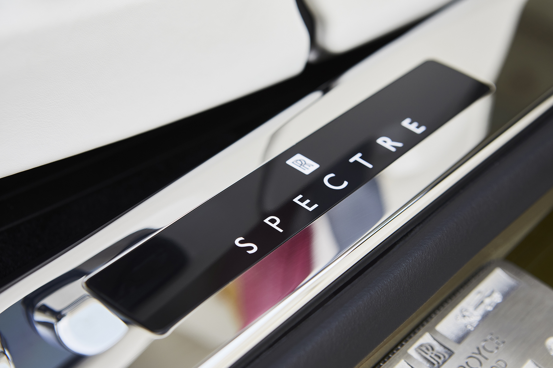 Rolls-Royce Spectre - Coupé siêu sang thuần điện đầu tiên giá từ 18 tỷ đồng- Ảnh 10.