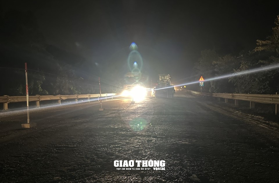 Chong đèn sửa đường, đảm bảo ATGT tuyến hầm Hải Vân - Túy Loan- Ảnh 3.