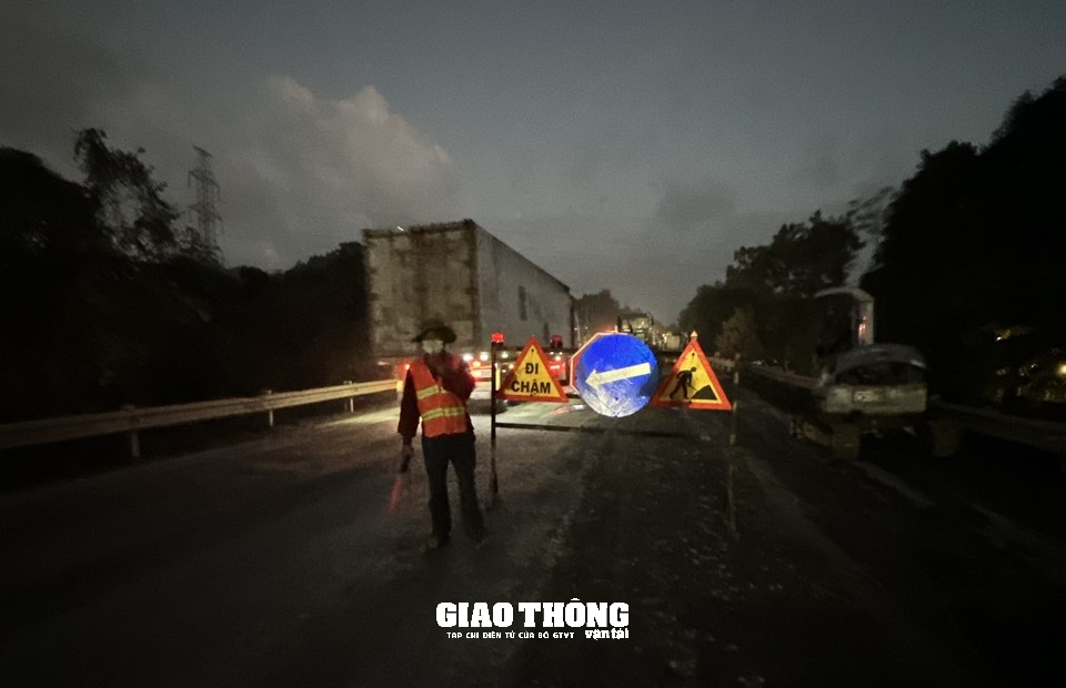 Chong đèn sửa đường, đảm bảo ATGT tuyến hầm Hải Vân - Túy Loan- Ảnh 7.