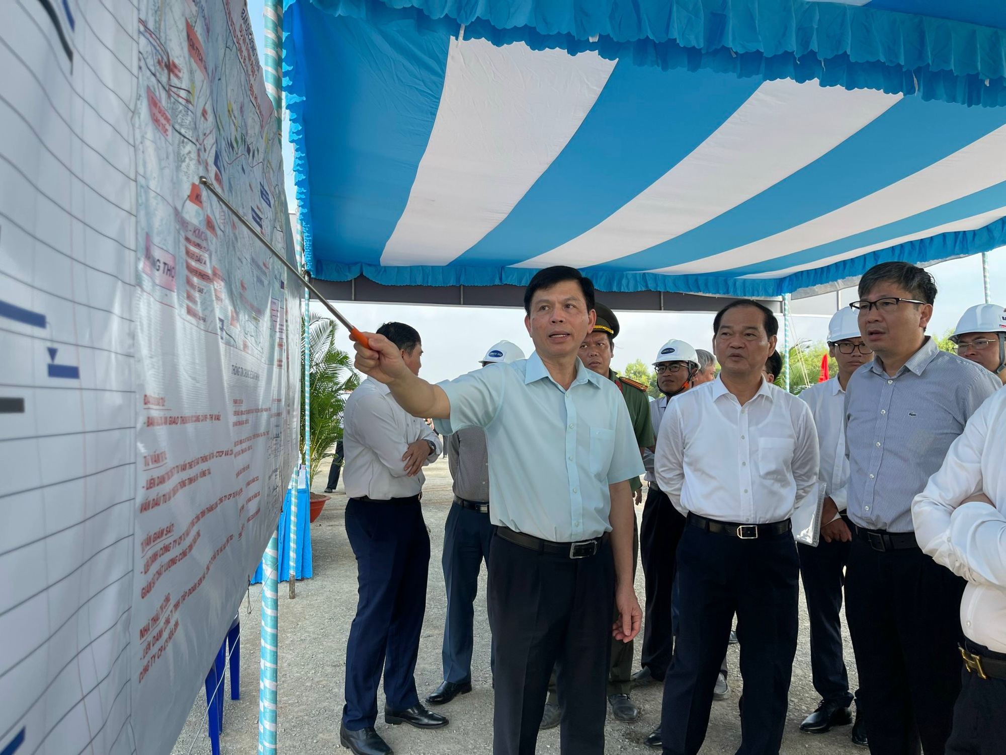Chủ tịch Quốc hội đi kiểm tra dự án cao tốc Biên Hòa - Vũng Tàu- Ảnh 3.