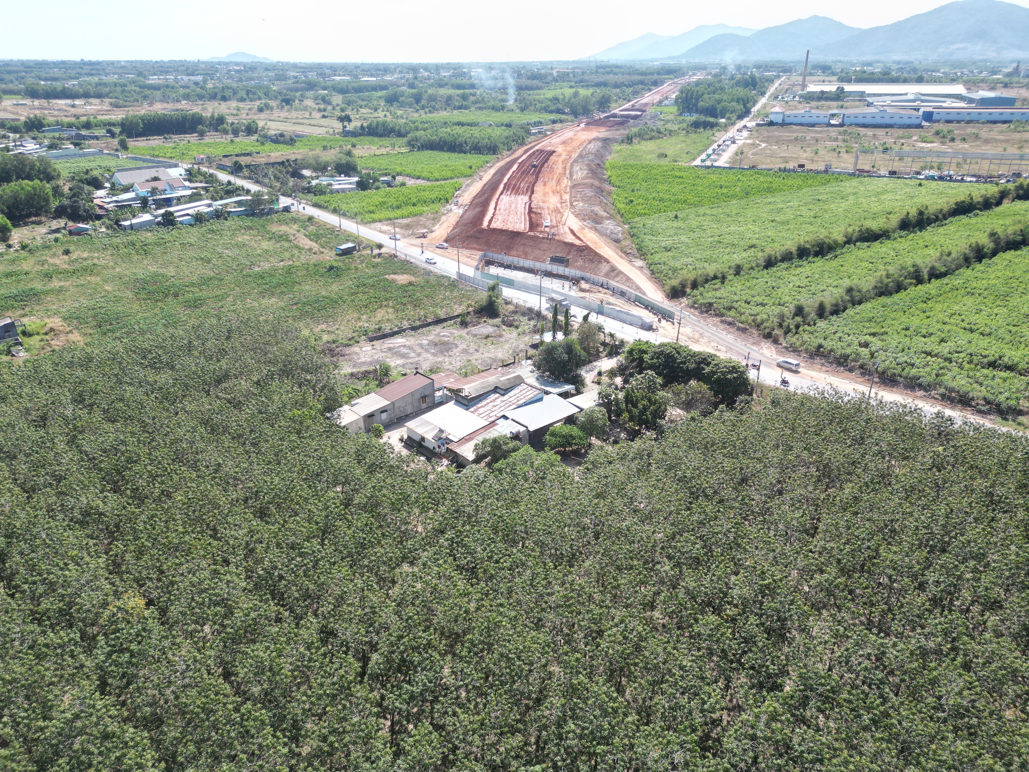Chủ tịch Quốc hội đi kiểm tra dự án cao tốc Biên Hòa - Vũng Tàu- Ảnh 4.