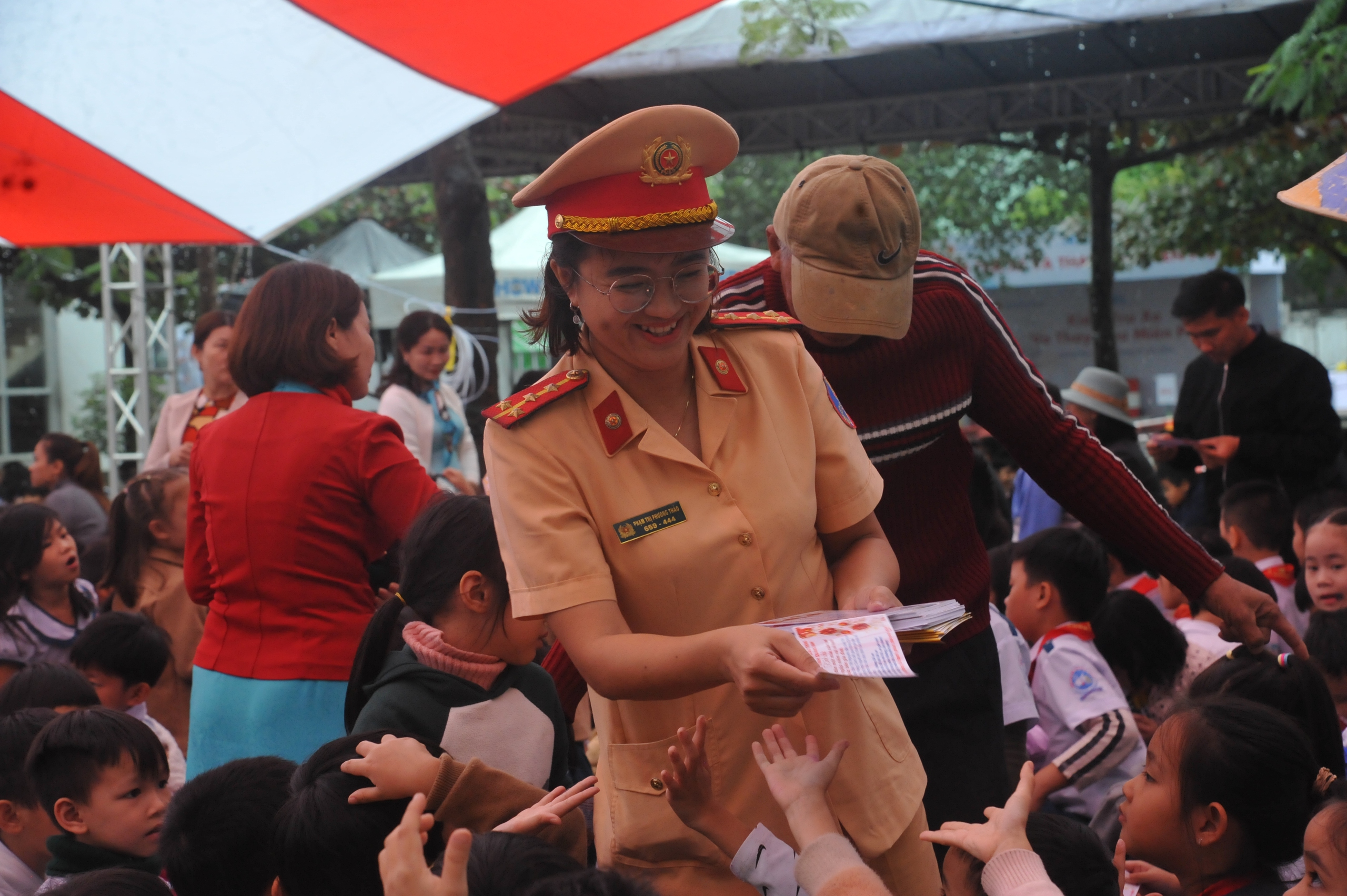 Trao tặng 2 triệu mũ bảo hiểm cho học sinh lớp 1 ở Quảng Nam- Ảnh 7.