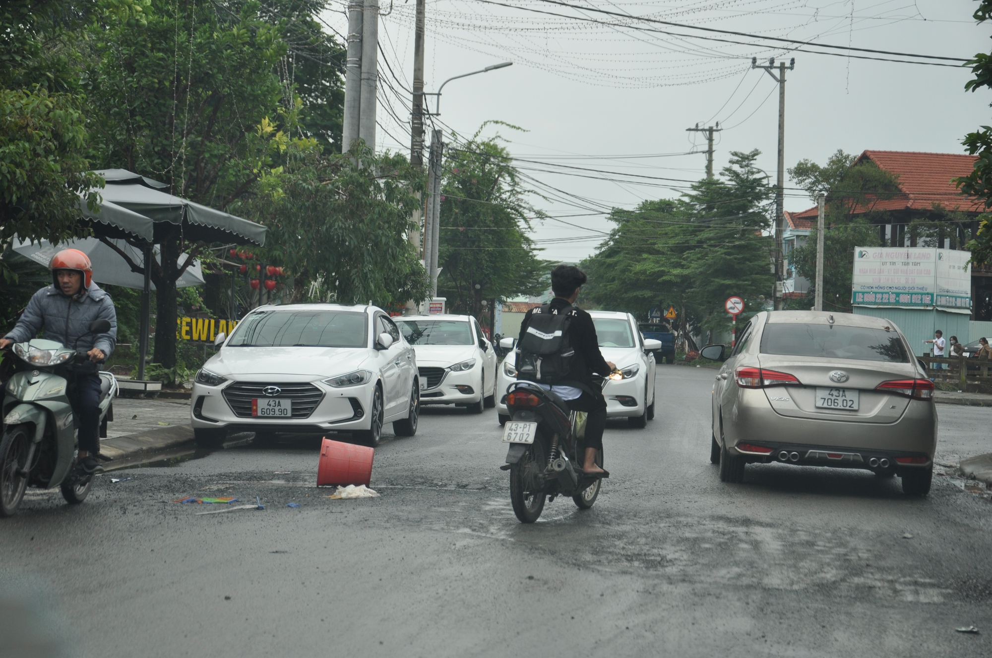 Bất chấp đường cấm, ôtô nối đuôi né trạm thu phí, bức tử đường dân sinh ở Quảng Nam- Ảnh 22.