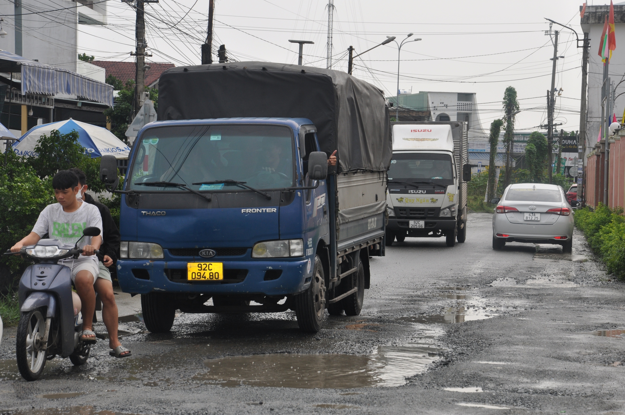 Bất chấp đường cấm, ôtô nối đuôi né trạm thu phí, bức tử đường dân sinh ở Quảng Nam- Ảnh 15.