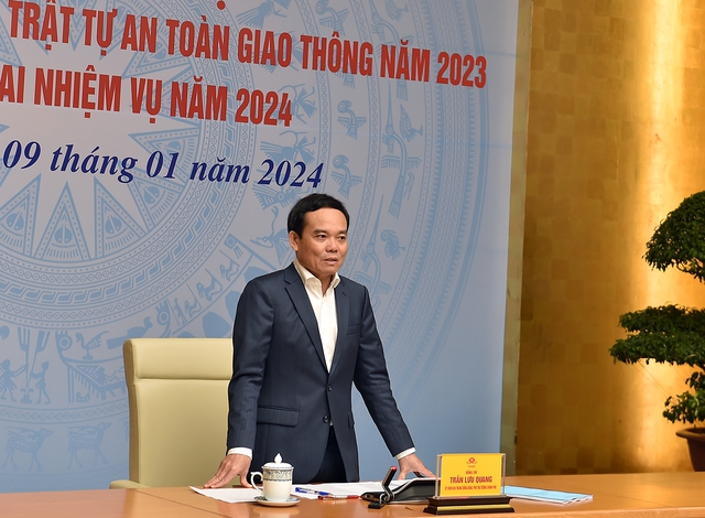 Phó Thủ tướng Trần Lưu Quang: Phải ứng xử nghiêm khắc hơn với các vi phạm giao thông- Ảnh 1.