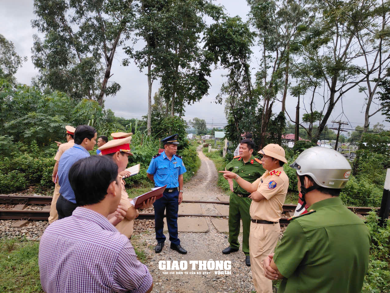 Quảng Nam "tổng lực" đóng, xóa loạt lối đi tự mở qua đường sắt - Ảnh 15.