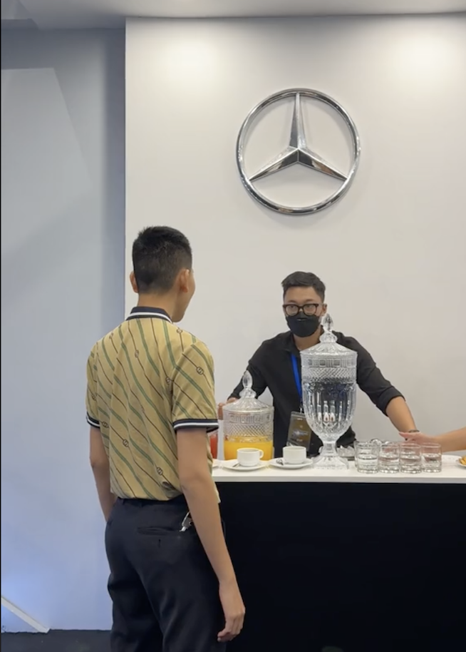 Mercedes-Benz: "Ngôi sao" ba cánh đang bình dân hóa tại Việt Nam?- Ảnh 3.