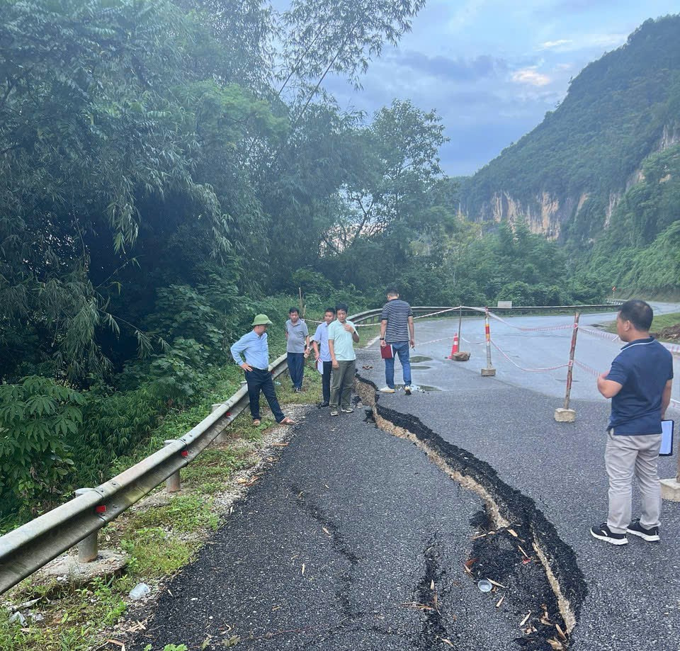 Ứng phó, khắc phục hậu quả thiên tai - Kỳ 5: Cách nào hạn chế thiệt hại, đảm bảo giao thông thông suốt?- Ảnh 1.