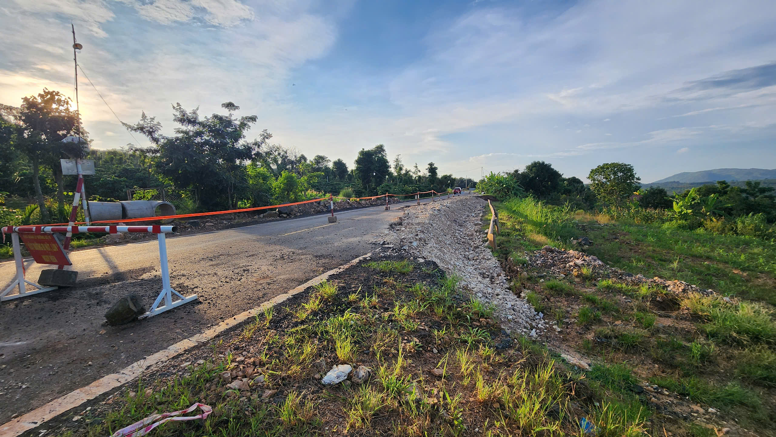 Đắk Lắk: Đường tránh Ea H'leo tiếp tục sụt trượt, hư hỏng nền đường- Ảnh 4.