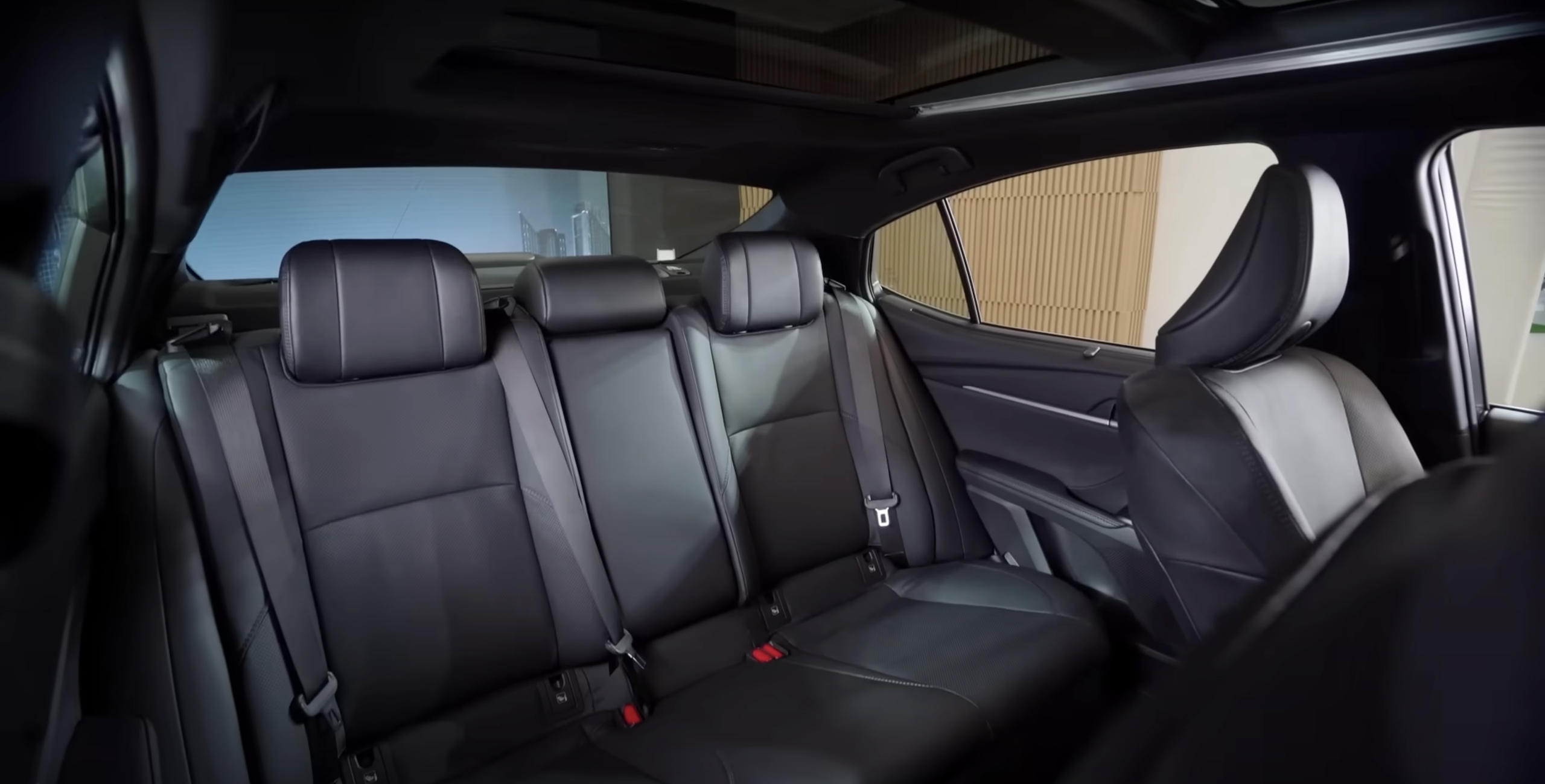 Ảnh thực tế Toyota Camry 2025: Nội thất quá khác biệt, động cơ chỉ còn Hybrid | Tạp chí Giao thông vận tải