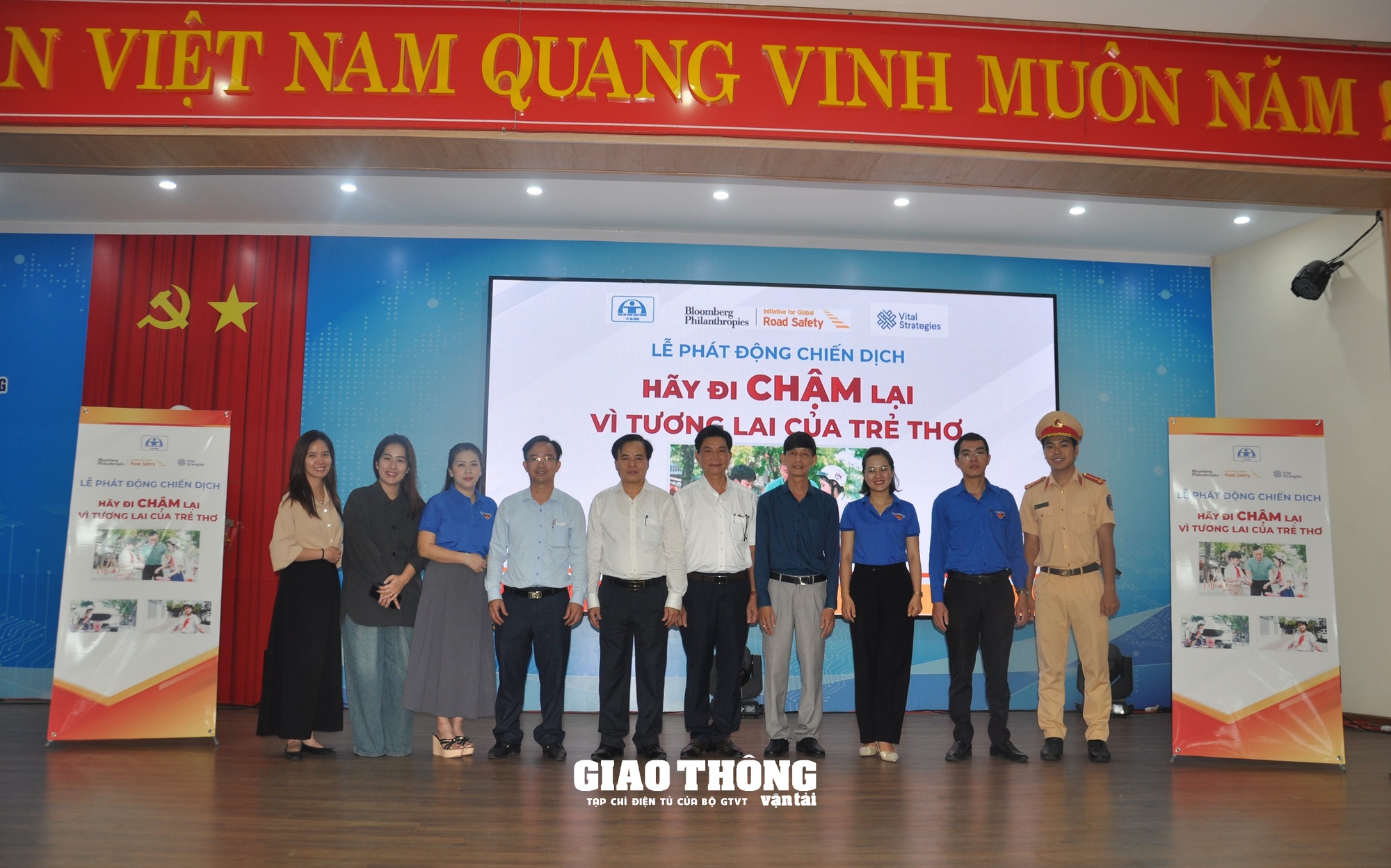 Chung tay thực hiện chiến dịch ATGT: "Hãy đi chậm lại vì tương lai của trẻ thơ!" - Ảnh 2.