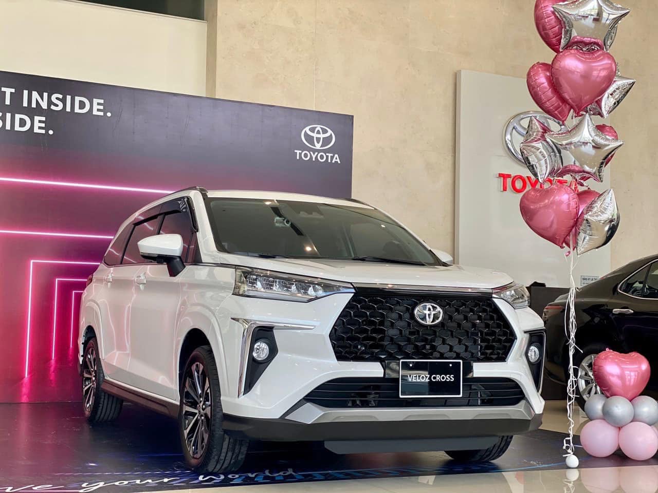 Giá xe Toyota Veloz Cross lăn bánh tháng 12/2024: Ưu đãi sâu, rẻ hơn Mitsubishi Xpander- Ảnh 1.