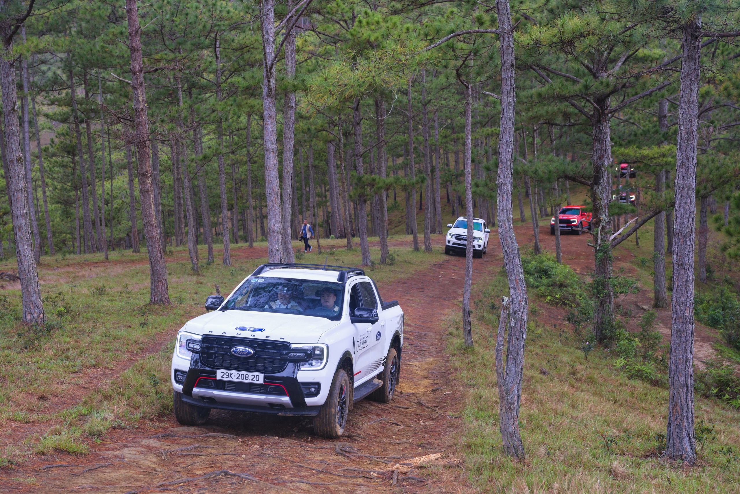 "Hành xác" Ford Ranger và Everest trên các cung đường offroad- Ảnh 2.