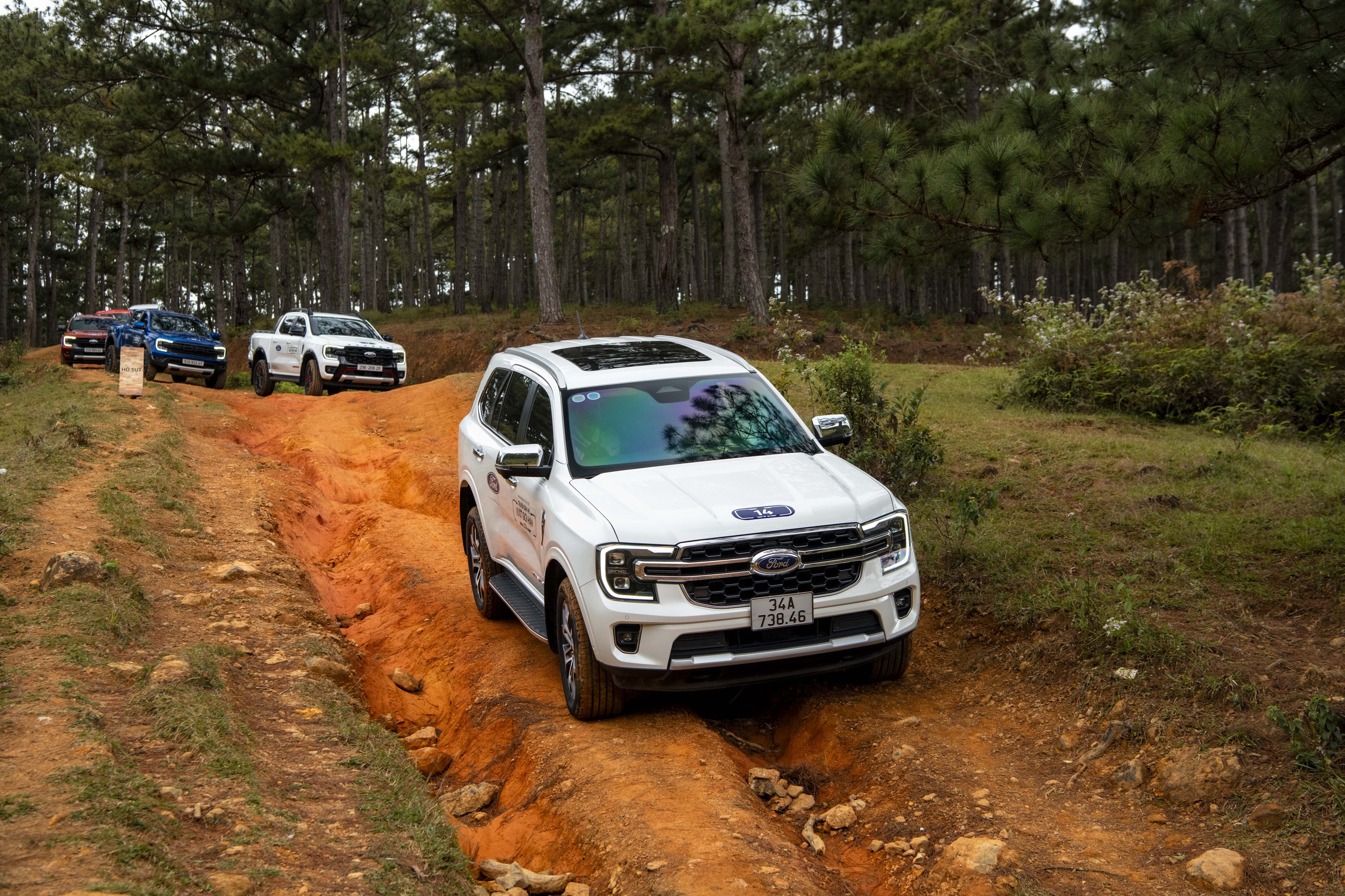 "Hành xác" Ford Ranger và Everest trên các cung đường offroad- Ảnh 4.