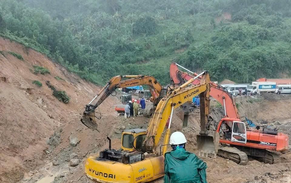 Nhà thầu thi công nâng cấp QL19 đang nỗ lực thông tuyến qua đèo An Khê - Ảnh 3.