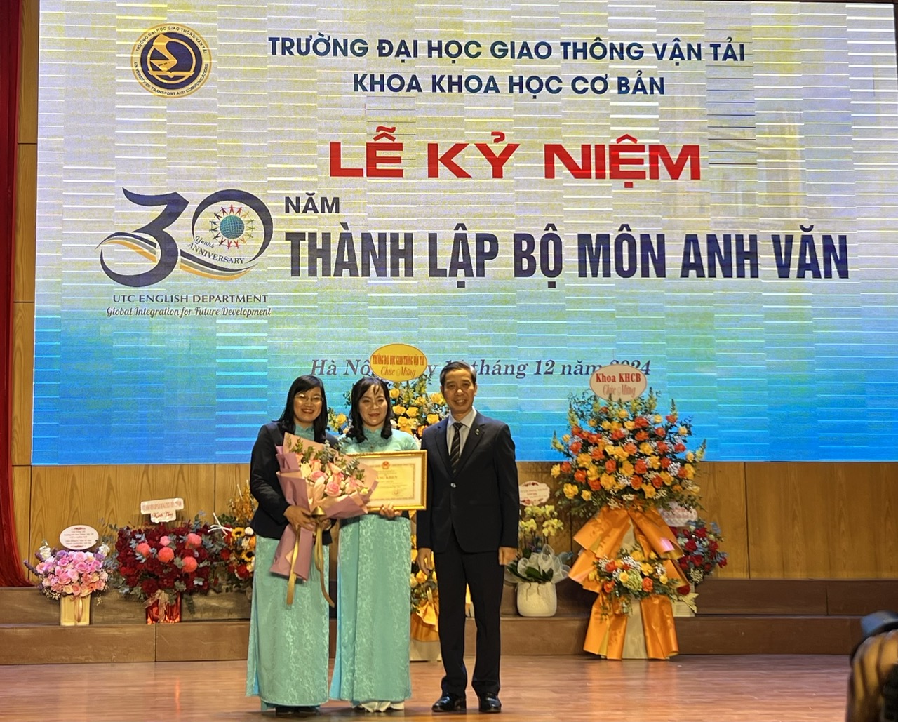 Kỷ niệm 30 năm thành lập Bộ môn Anh văn - Ảnh 1.