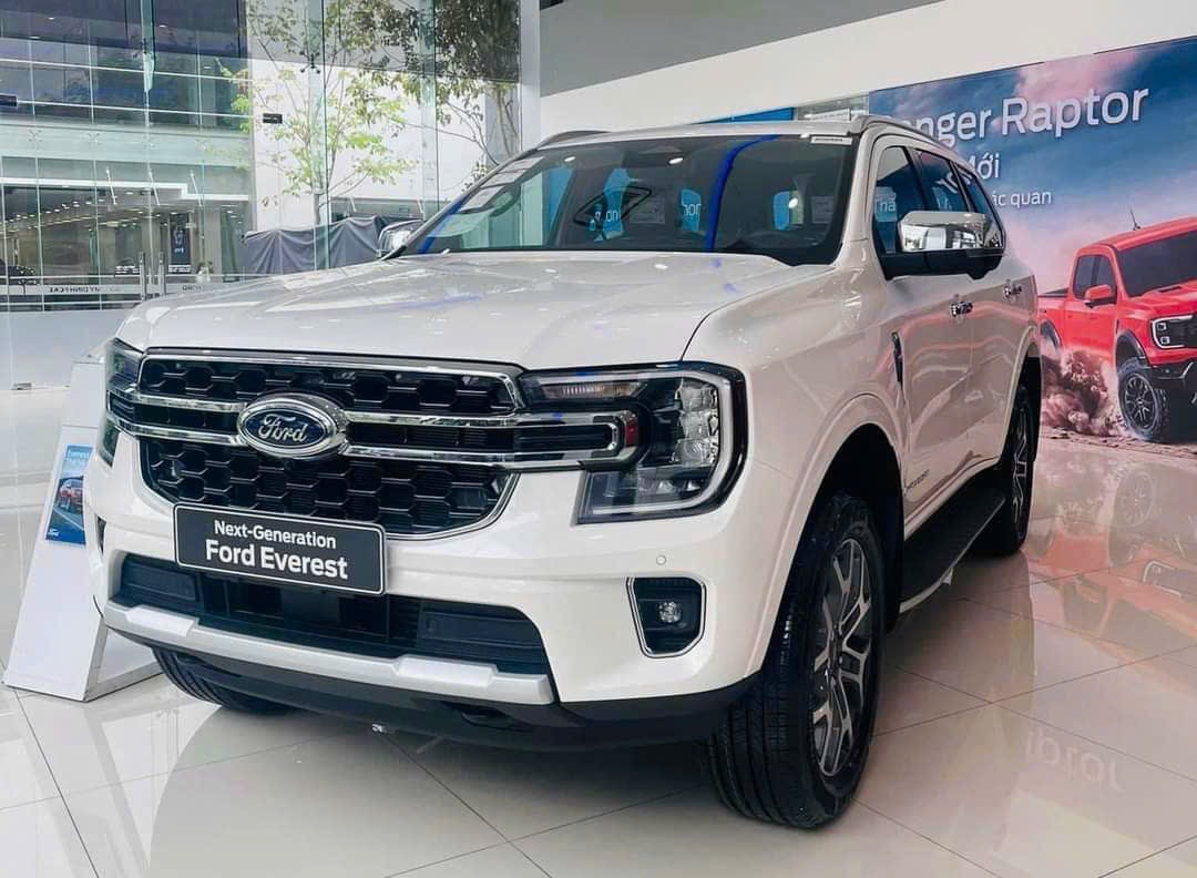 Giá xe Ford Everest lăn bánh tháng 12/2024: Giảm nhiều nhất phân khúc - Ảnh 1.