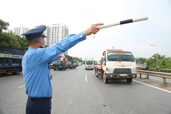 Thu hồi 24.412 phù hiệu do vi phạm tốc độ - Ảnh 1.