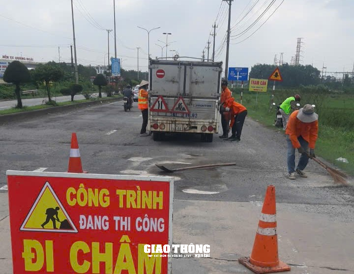 Cận cảnh công tác khắc phục hư hỏng mặt đường QL1 qua tỉnh Quảng Ngãi- Ảnh 9.