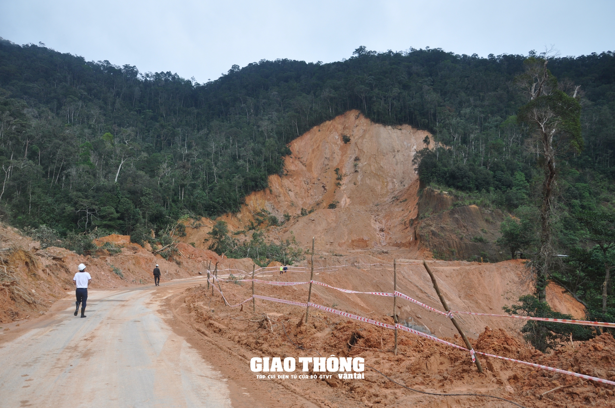 Tăng cường biện pháp đảm bảo giao thông tuyến QL27C qua đèo Khánh Lê - Ảnh 4.