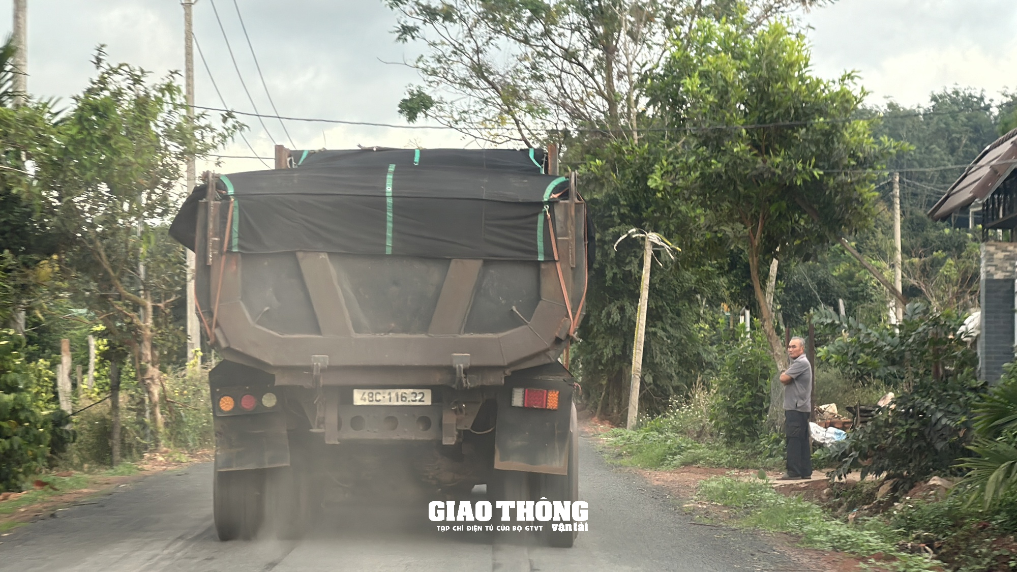 Đắk Nông: Xe chở đá dấu hiệu cơi nới thành thùng chở quá tải lại hoành hành- Ảnh 10.