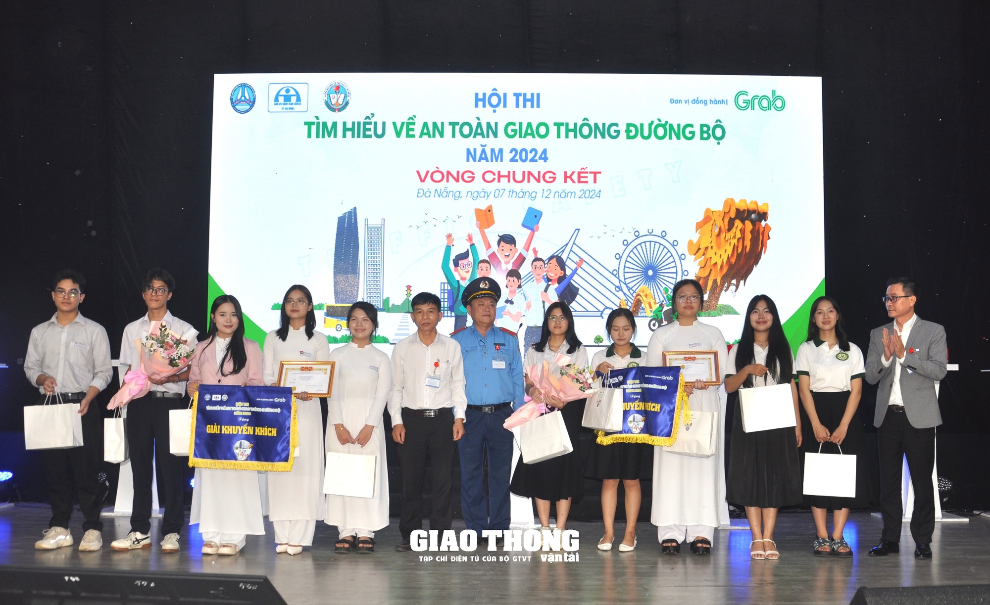 Đà Nẵng: Học sinh Trường THPT Ngô Quyền giành giải Nhất hội thi ATGT đường bộ năm 2024 - Ảnh 5.