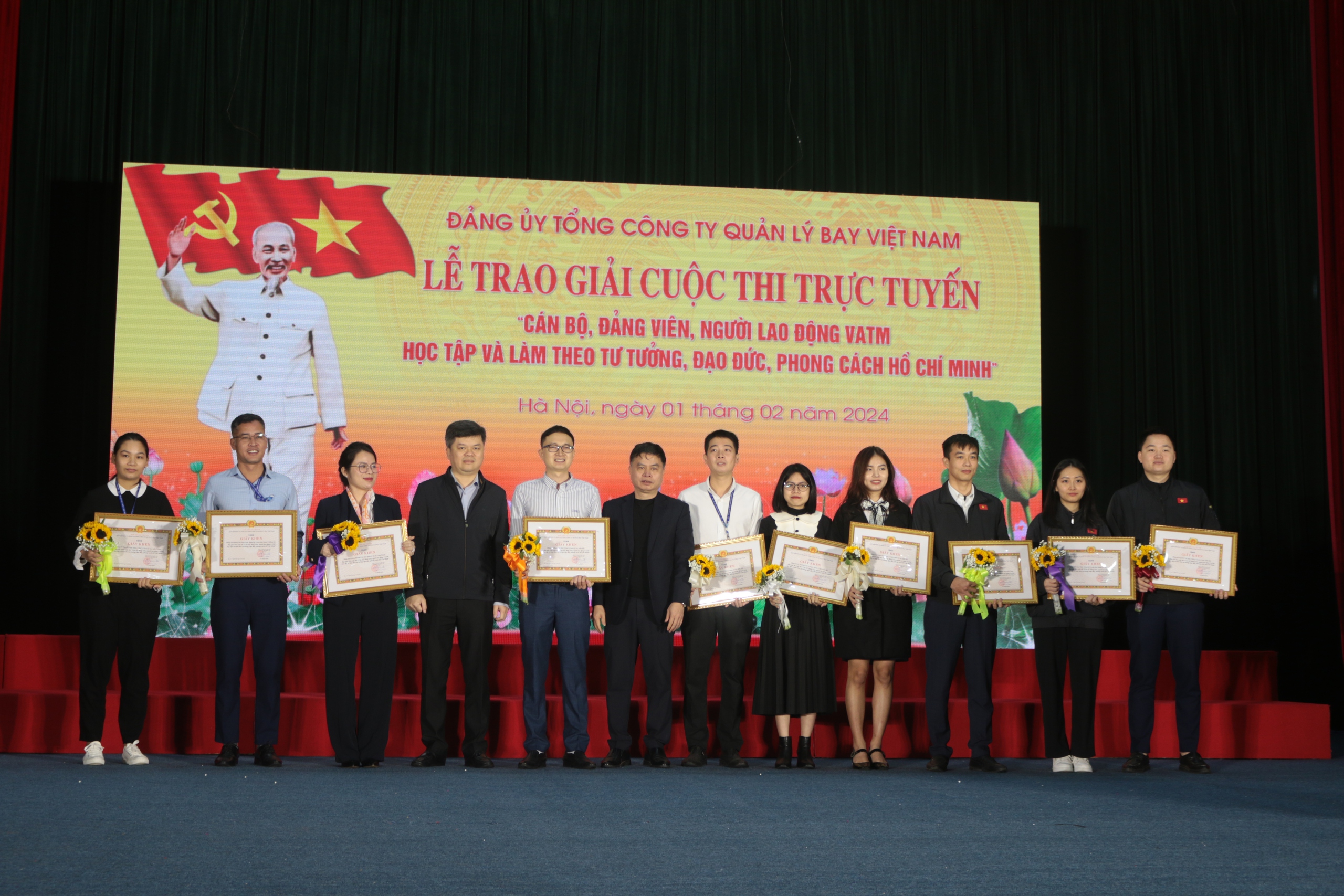 Trao giải cuộc thi "Cán bộ, đảng viên, người lao động VATM học tập, làm theo tư tưởng, đạo đức, phong cách Hồ Chí Minh"- Ảnh 7.