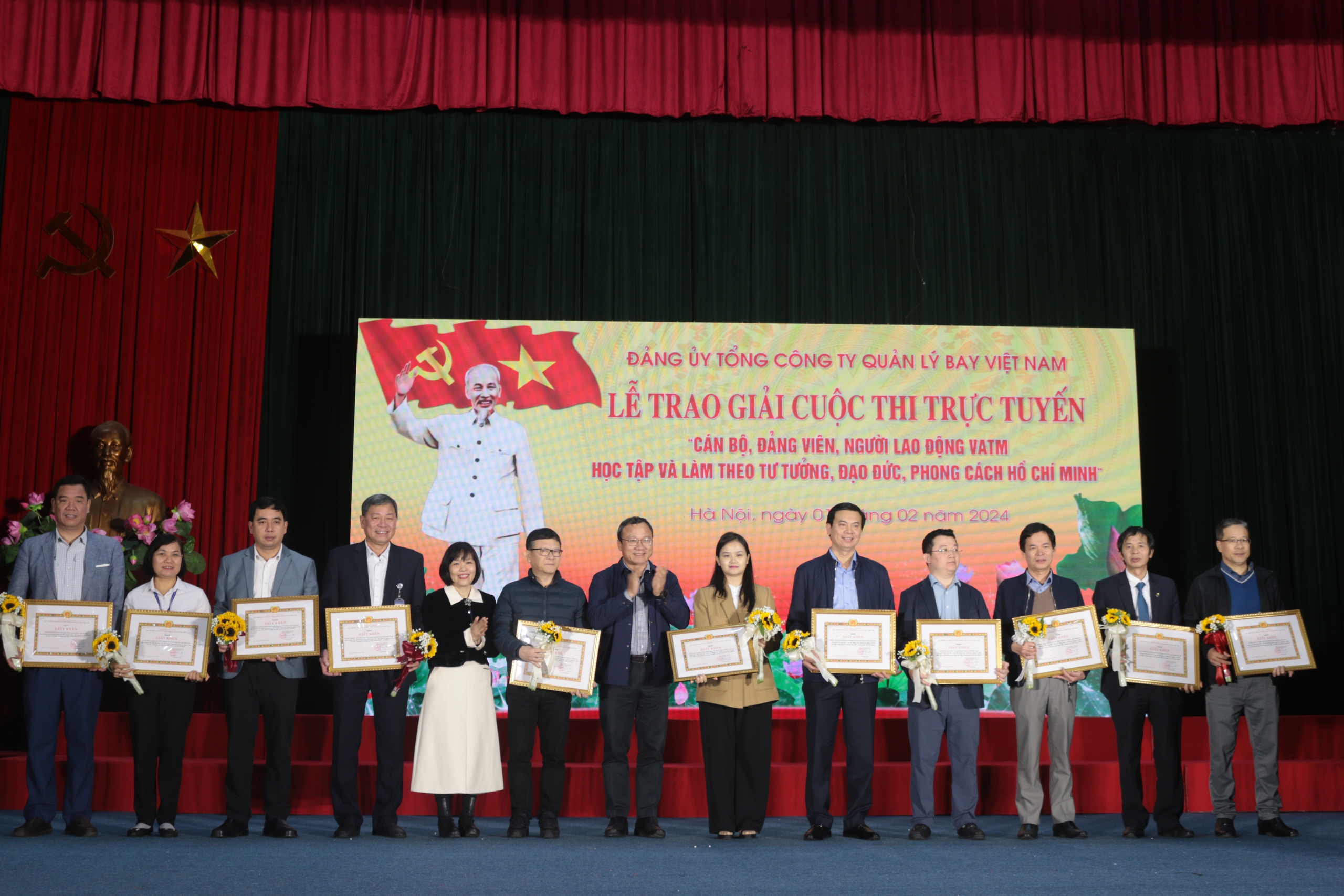 Trao giải cuộc thi "Cán bộ, đảng viên, người lao động VATM học tập, làm theo tư tưởng, đạo đức, phong cách Hồ Chí Minh"- Ảnh 6.