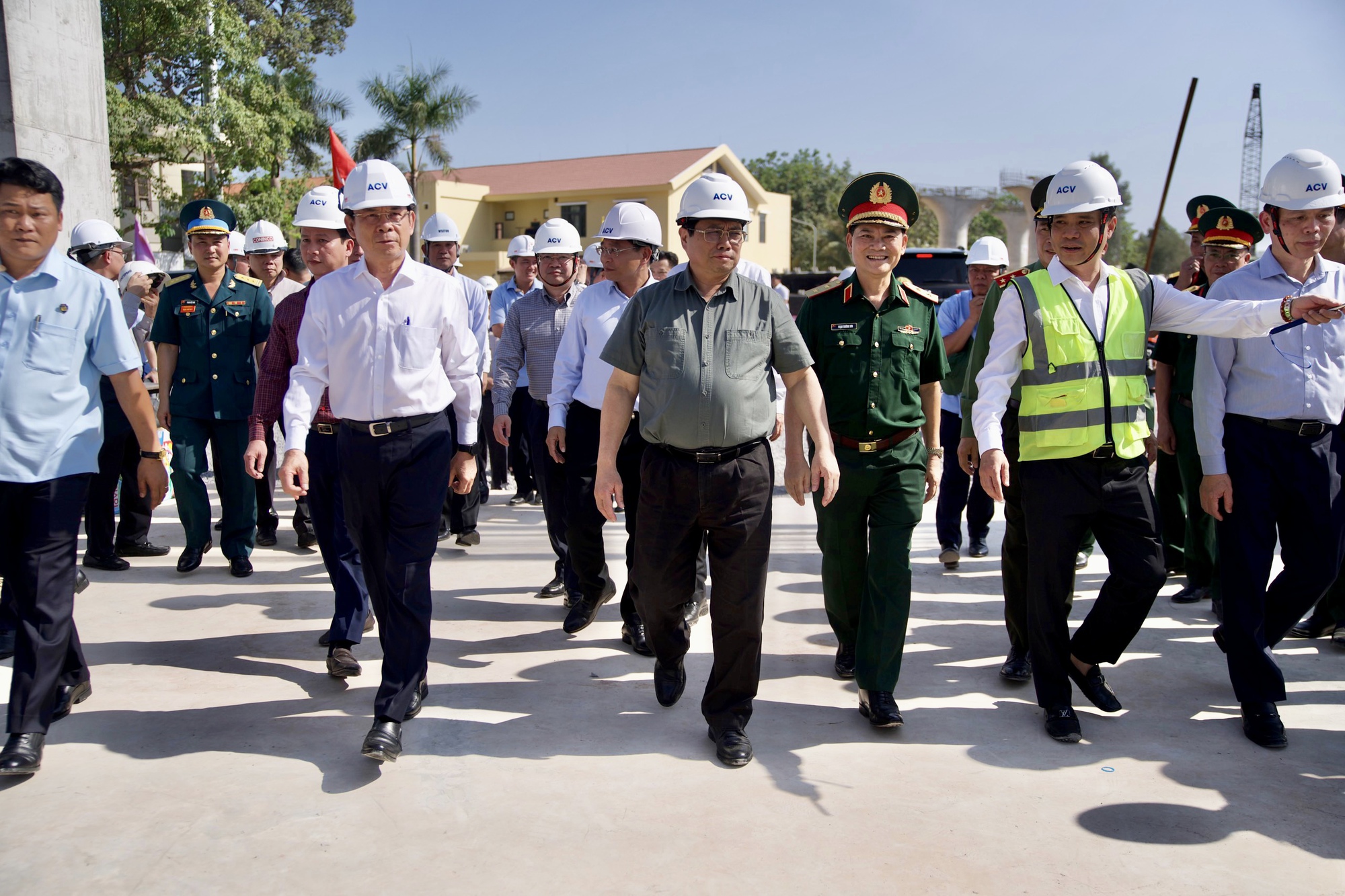 Thủ tướng kiểm tra dự án nhà ga T3 Tân Sơn Nhất- Ảnh 1.