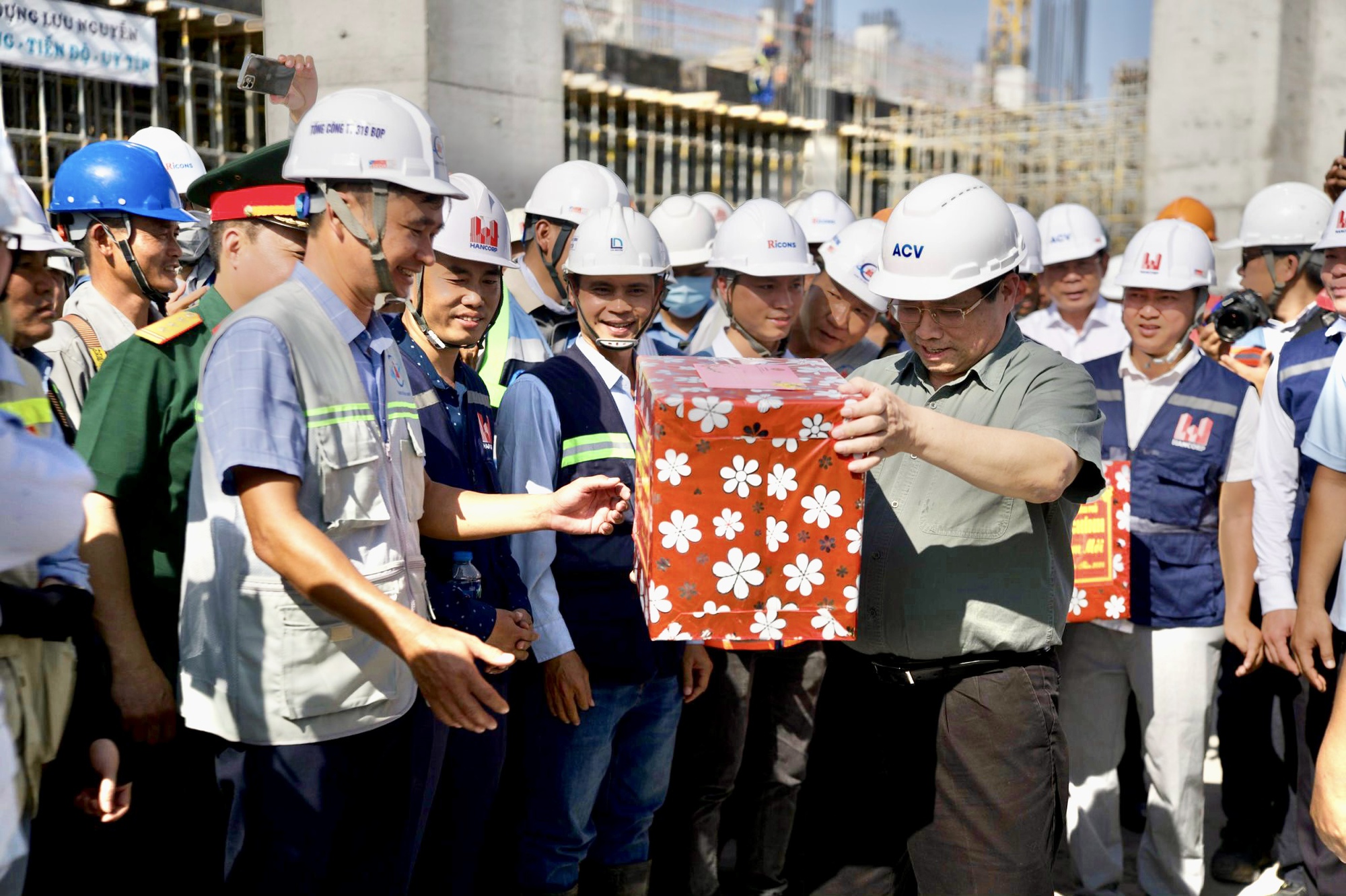Thủ tướng kiểm tra dự án nhà ga T3 Tân Sơn Nhất- Ảnh 3.