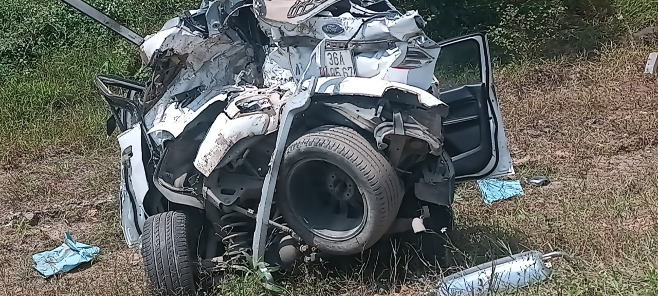 Video cận cảnh vụ TNGT ô tô tông nhau liên hoàn trên cao tốc Cam Lộ - La Sơn, khiến 3 người thương vong- Ảnh 2.