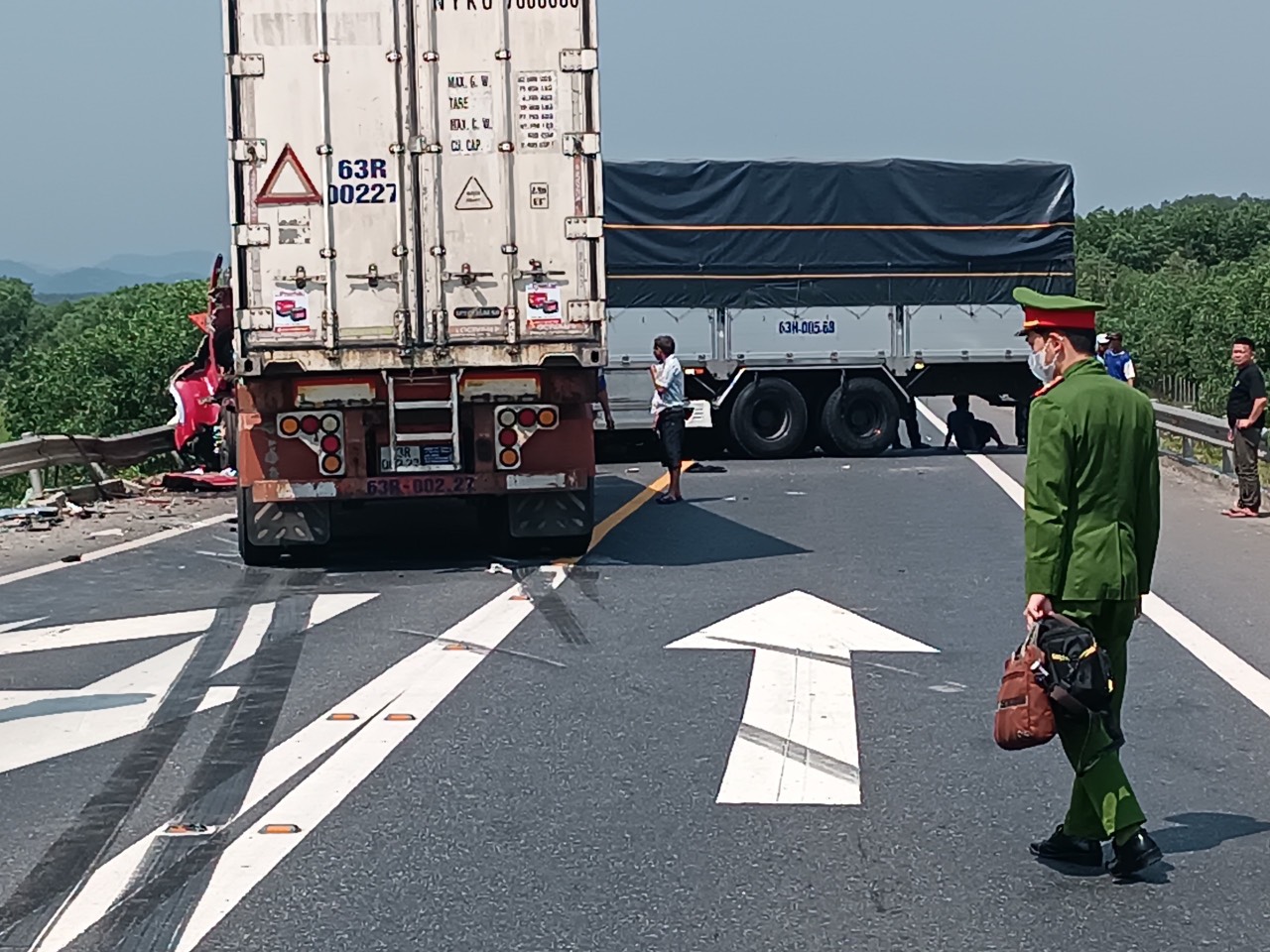 Khởi tố tài xế ô tô con vụ TNGT liên hoàn trên cao tốc Cam Lộ - La Sơn khiến 3 người tử vong - Ảnh 1.