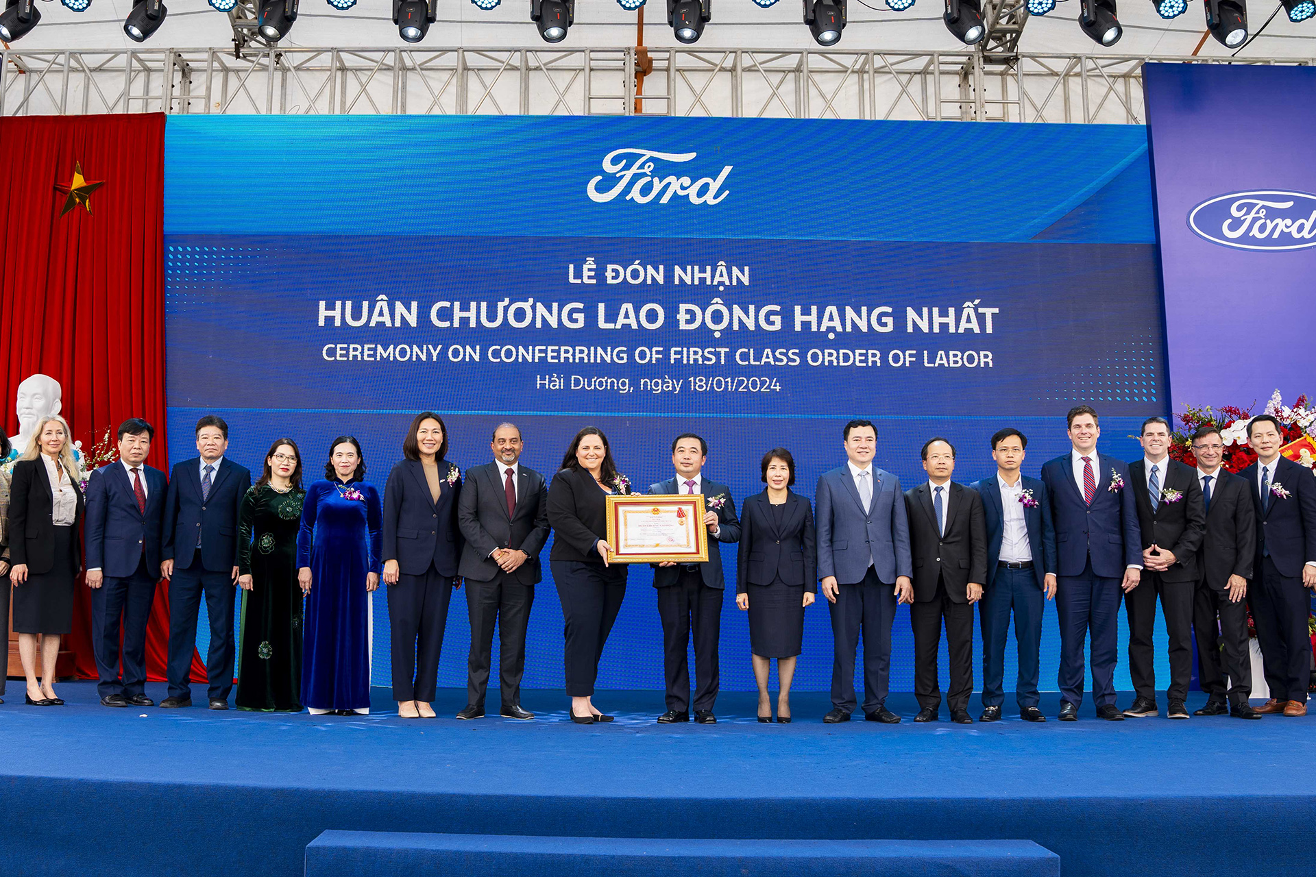 Ford Việt Nam vinh dự đón nhận Huân chương Lao động hạng Nhất.