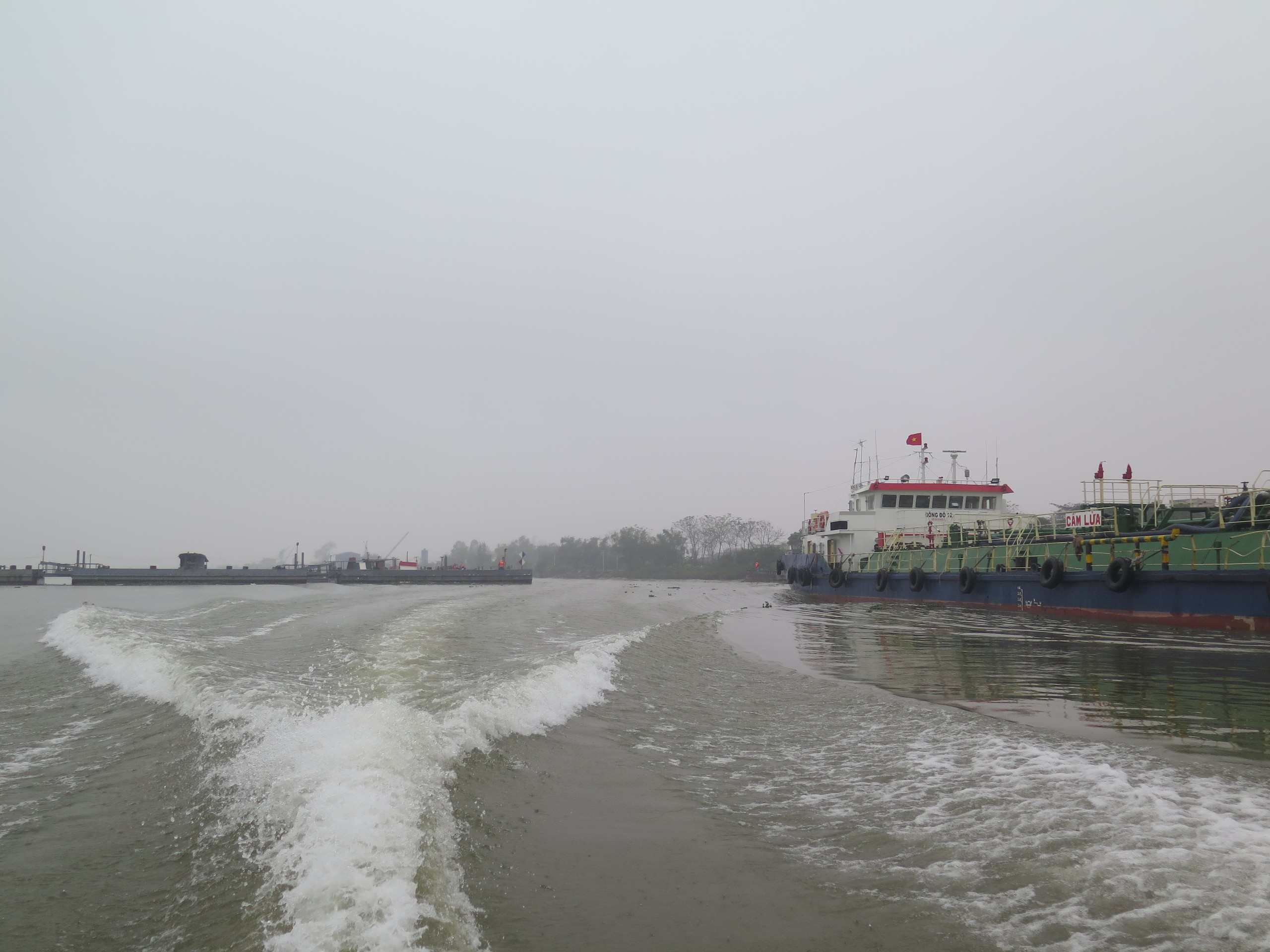 Sớm xử lý loạt vị trí bất cập, nguy cơ cao xảy ra tai nạn đường thủy trên sông Hồng, Ninh Cơ- Ảnh 2.